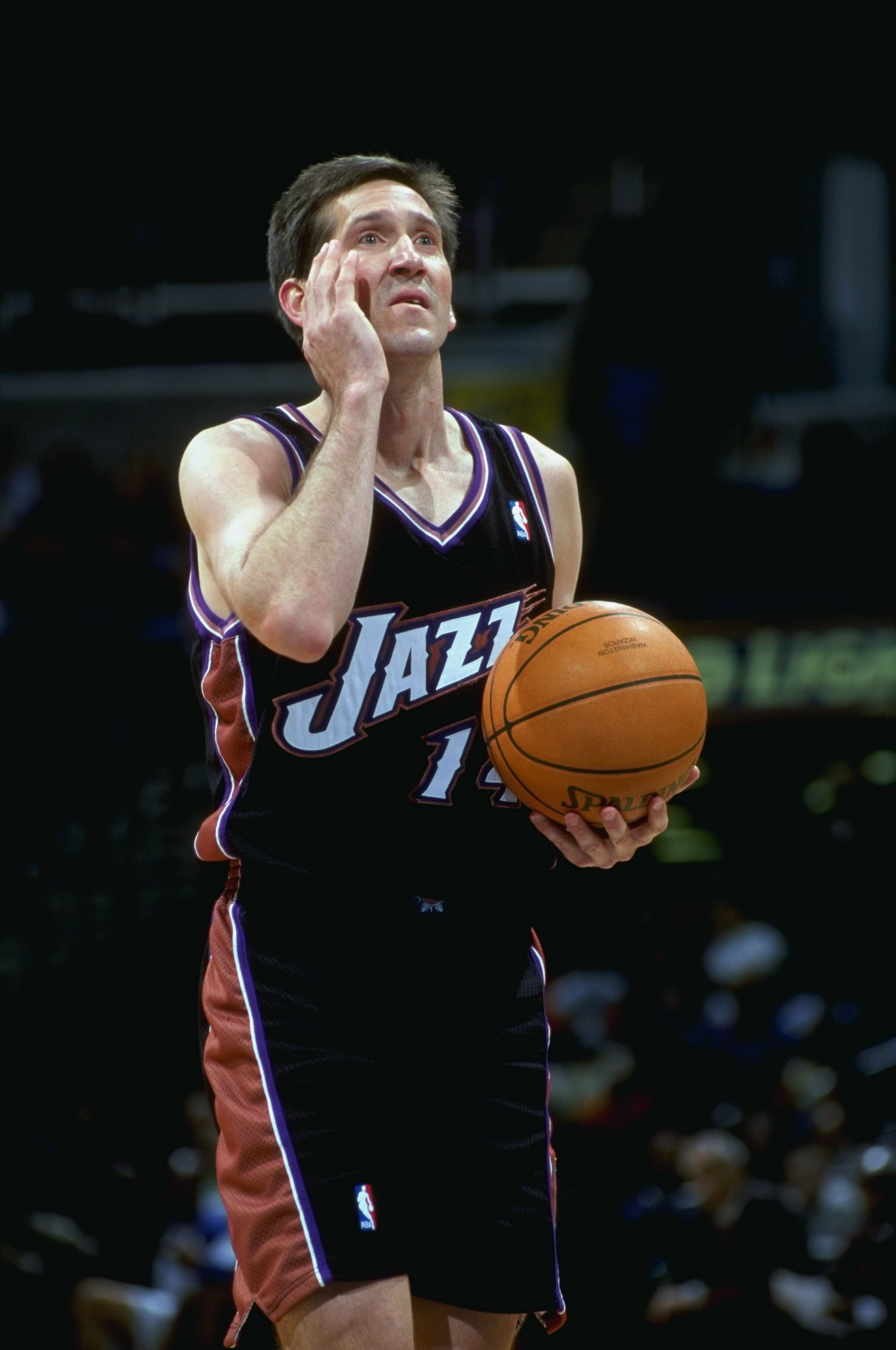 18 Mar 1999:  Jeff Hornacek #14 of the Utah Jazz signals 'hi' to his kids at home while getting ready to shoot a free throw during the game against the Washington Wizards at the MCI Center in Washington, D.C. The Jazz defeated the Wizards 95-87.   Mandato