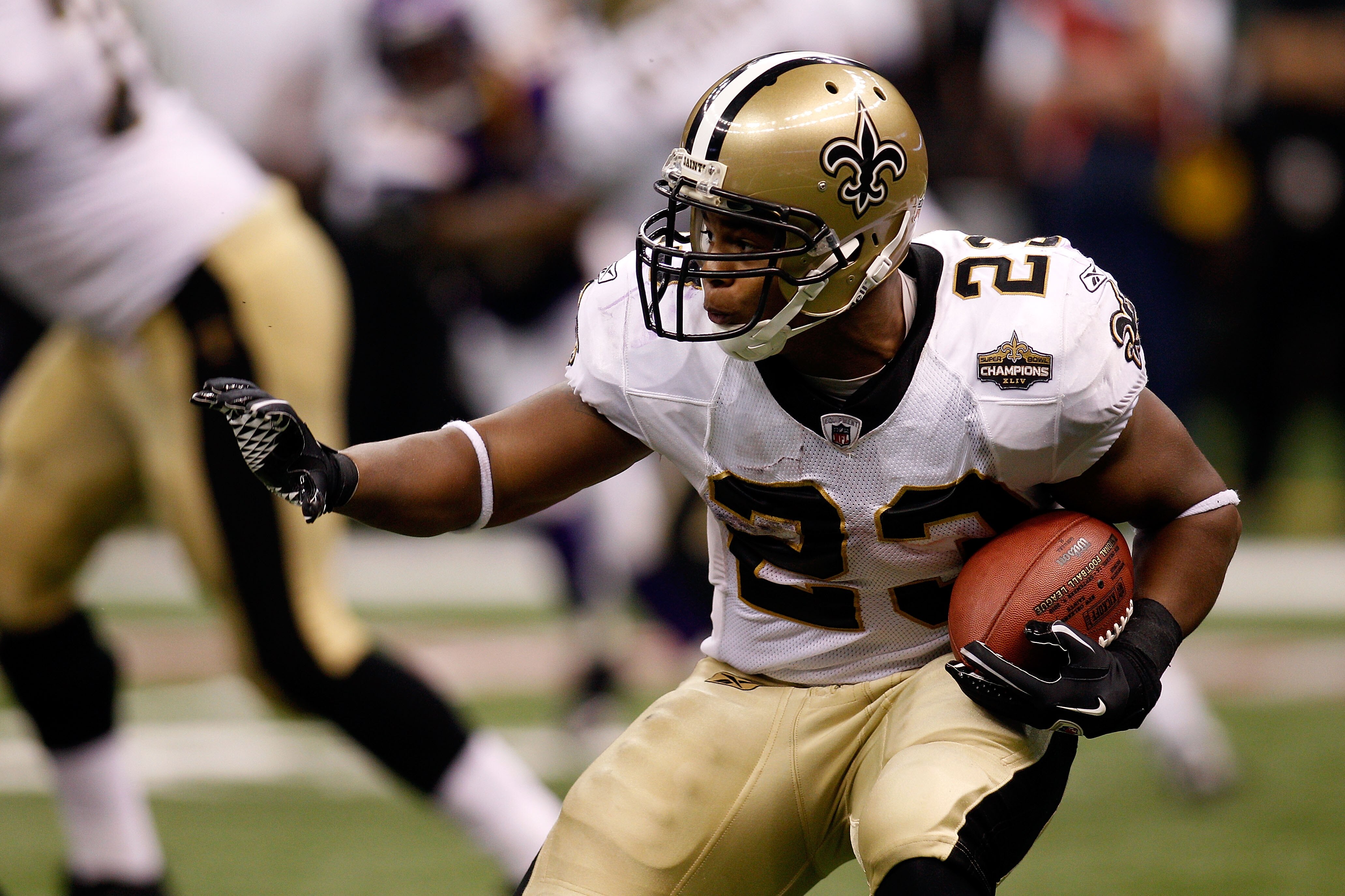 NEW ORLEANS - SEPTEMBER 09:  Pierre Thomas #23 of the New Orleans Saints runs the ball in the second half against the Minnesota Vikings at Louisiana Superdome on September 9, 2010 in New Orleans, Louisiana. The Saints won 14-9. (Photo by Chris Graythen/Ge