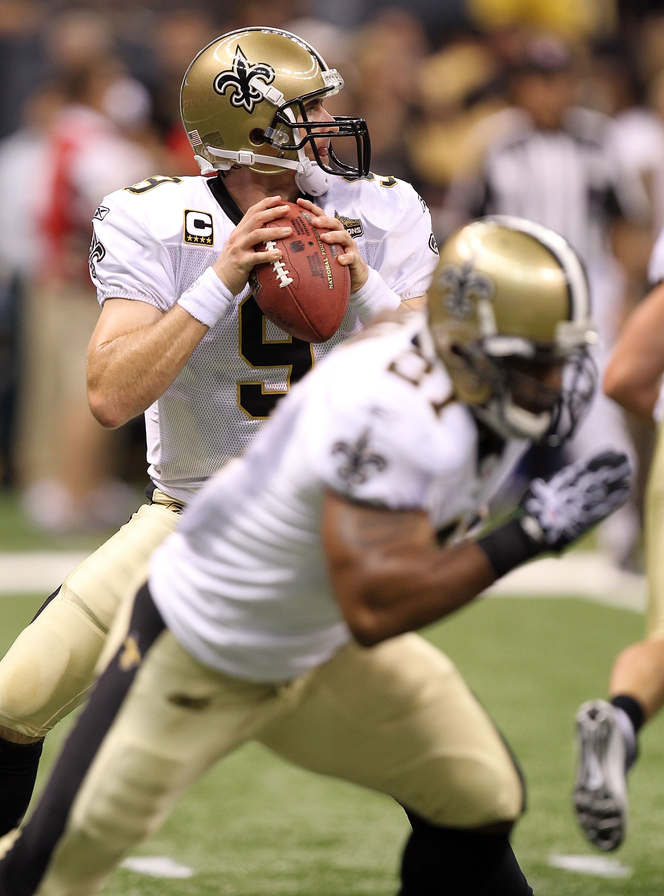 NEW ORLEANS - SEPTEMBER 09:  Quarterback Drew Brees #9 of the New Orleans Saints at Louisiana Superdome on September 9, 2010 in New Orleans, Louisiana.  (Photo by Ronald Martinez/Getty Images)
