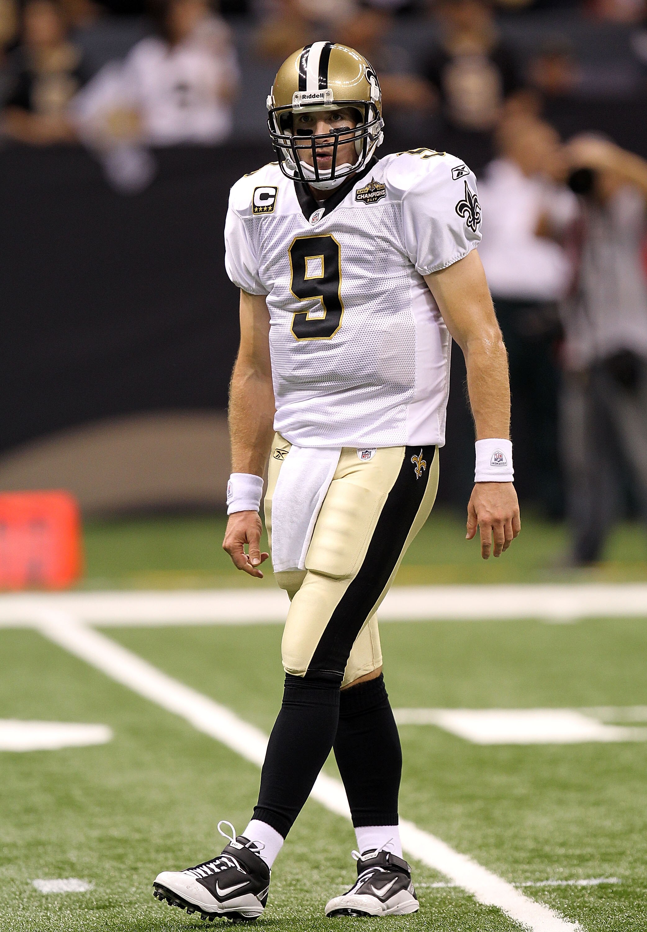NEW ORLEANS - SEPTEMBER 09:  Quarterback Drew Brees #9 of the New Orleans Saints at Louisiana Superdome on September 9, 2010 in New Orleans, Louisiana.  (Photo by Ronald Martinez/Getty Images)