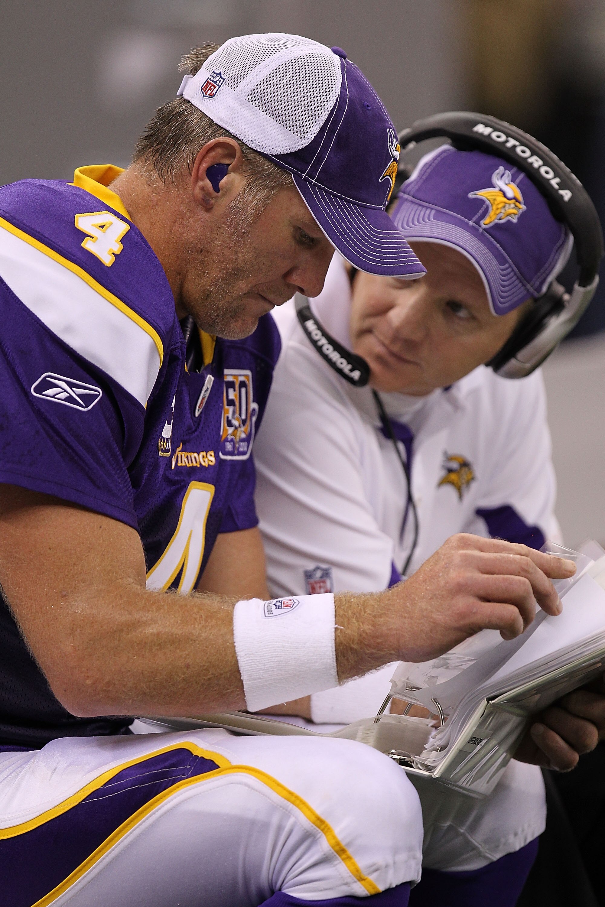 NEW ORLEANS - SEPTEMBER 09:  Quarterback Brett Favre #4 of the Minnesota Vikings talks with offensive coordinator Darrell Bevell at Louisiana Superdome on September 9, 2010 in New Orleans, Louisiana.  (Photo by Ronald Martinez/Getty Images)
