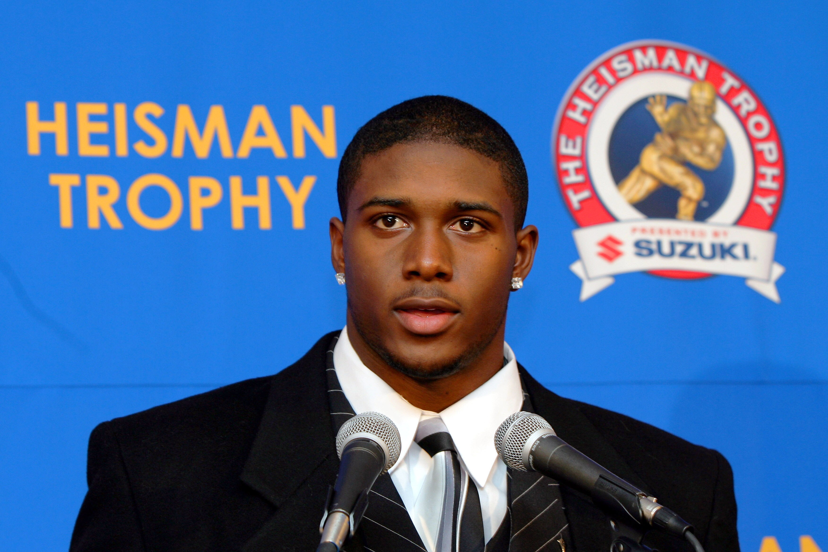 NEW YORK - DECEMBER 11:  Tailback Reggie Bush of the University of Southern California Trojans finishes 5th in the 2004 Heisman trophy voting on December 11, 2004 in New York City.  USC teammate, quarterback Matt Leinart won the 2004 Heisman Trophy.  (Pho