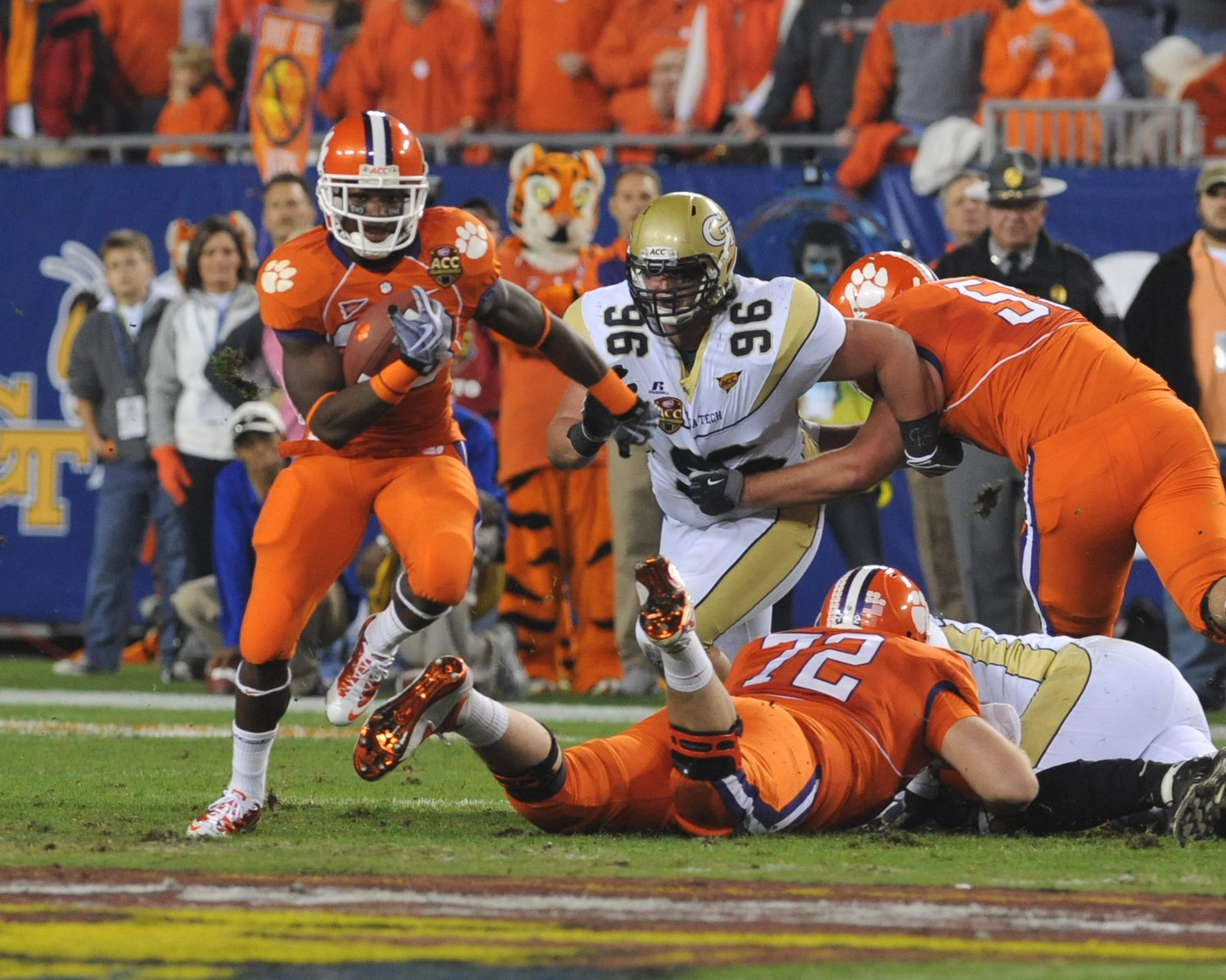 TAMPA, FL - NOVEMBER 28: Running back Andre Ellington #23 of the Clemson Tigers rushes upfield against the Georgia Tech Yellow Jackets in the 2009 ACC Football Championship Game December 5, 2009 at Raymond James Stadium in Tampa, Florida.  (Photo by Al Me