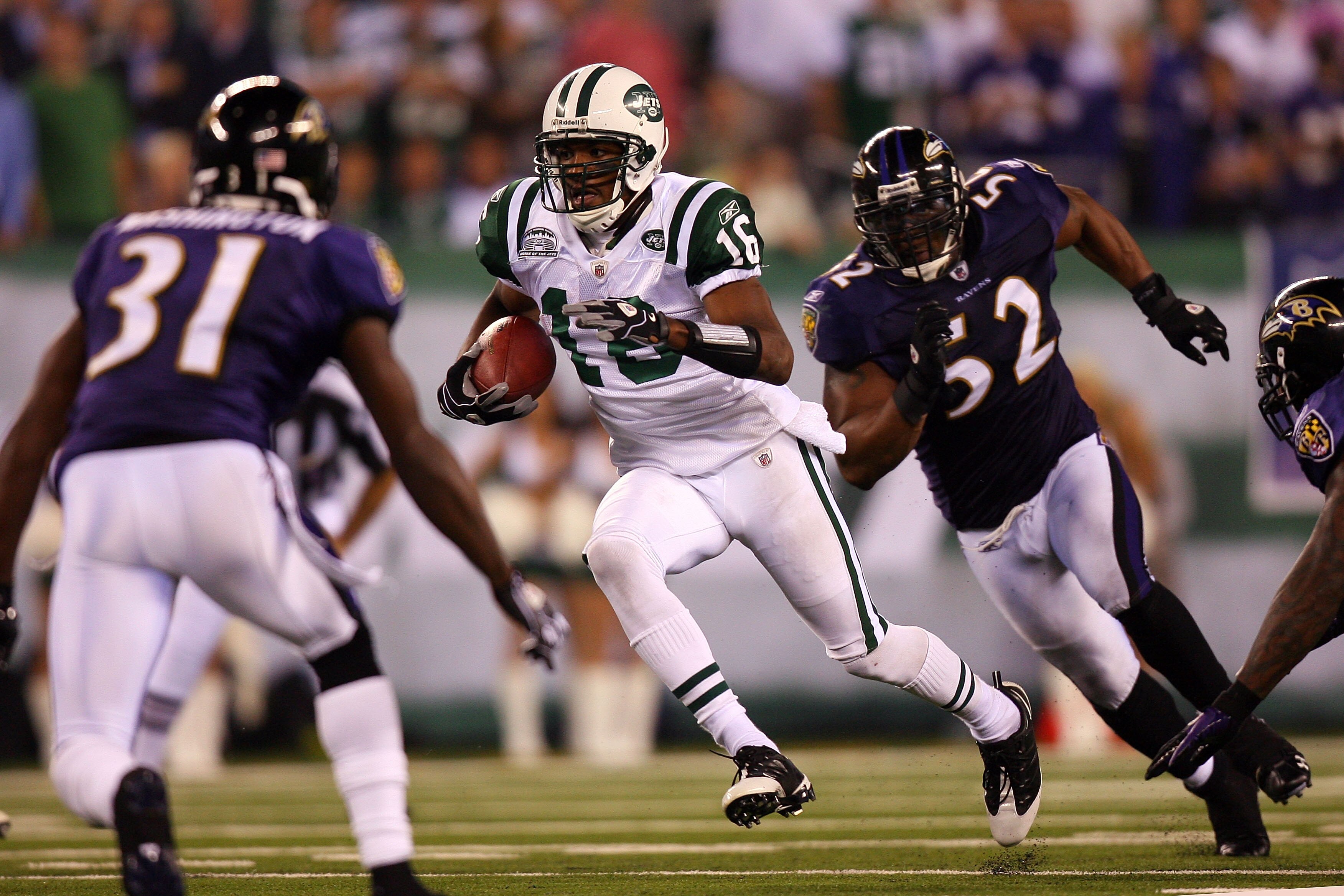 EAST RUTHERFORD, NJ - SEPTEMBER 13:  Brad Smith #16 of the New York Jets runs past Ray Lewis #52 of the Baltimore Ravens during their home opener at the New Meadowlands Stadium on September 13, 2010 in East Rutherford, New Jersey.  (Photo by Andrew Burton