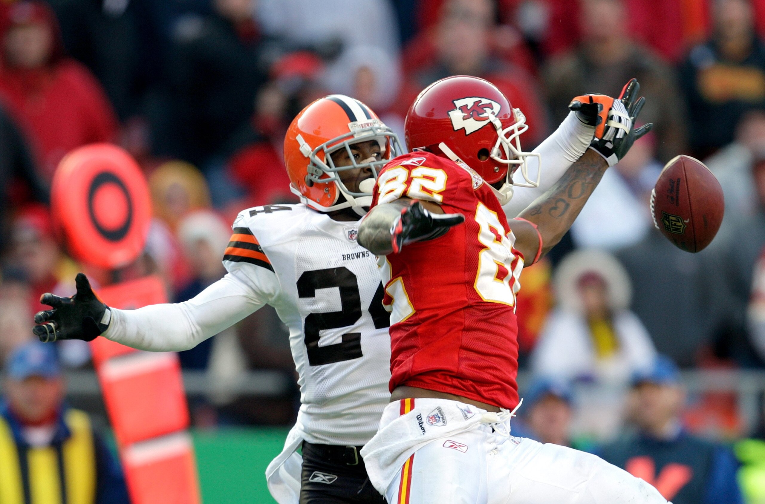 KANSAS CITY, MO - DECEMBER 20:  Eric Wright #24 of the Cleveland Browns breaks up a pass play to Dwayne Bowe #82 of the Kansas City Chiefs during their NFL game on December 20, 2009 at Arrowhead Stadium in Kansas City, Missouri. The Browns defeated the Ch