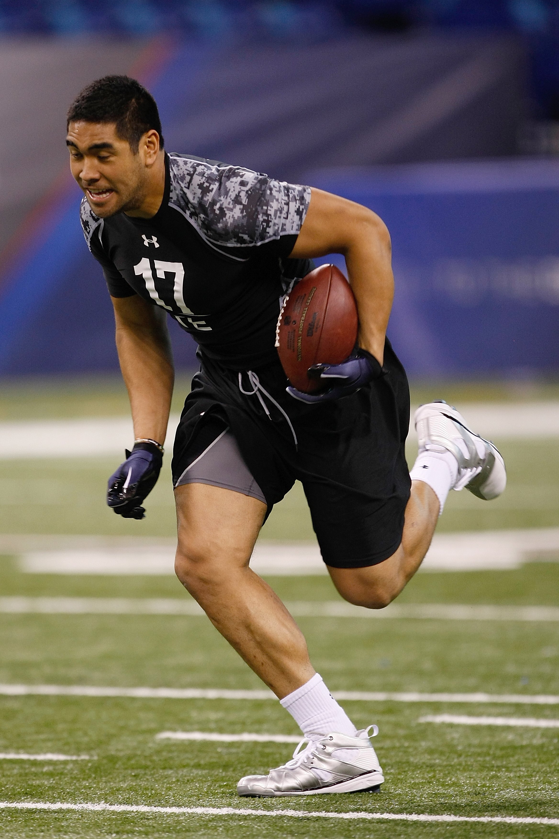 INDIANAPOLIS, IN - FEBRUARY 27: Tight end Tony Moeaki of Iowa runs during the NFL Scouting Combine presented by Under Armour at Lucas Oil Stadium on February 27, 2010 in Indianapolis, Indiana. (Photo by Scott Boehm/Getty Images)