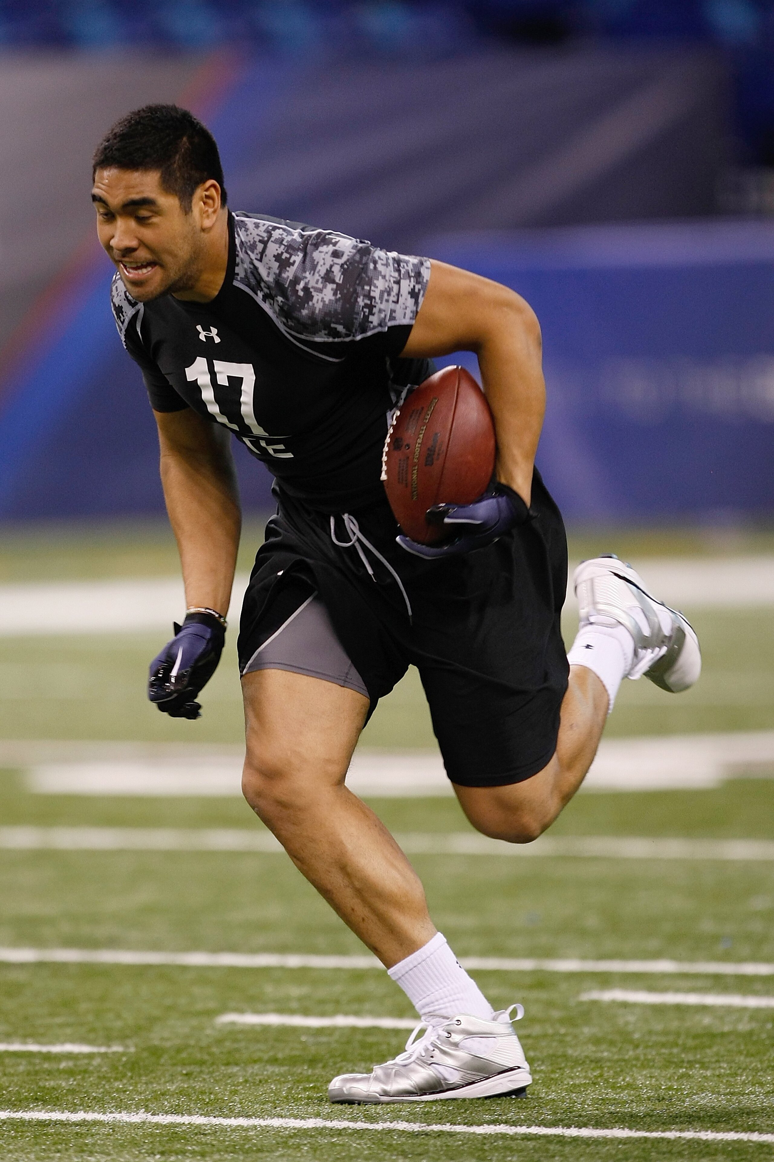 INDIANAPOLIS, IN - FEBRUARY 27: Tight end Tony Moeaki of Iowa runs during the NFL Scouting Combine presented by Under Armour at Lucas Oil Stadium on February 27, 2010 in Indianapolis, Indiana. (Photo by Scott Boehm/Getty Images)