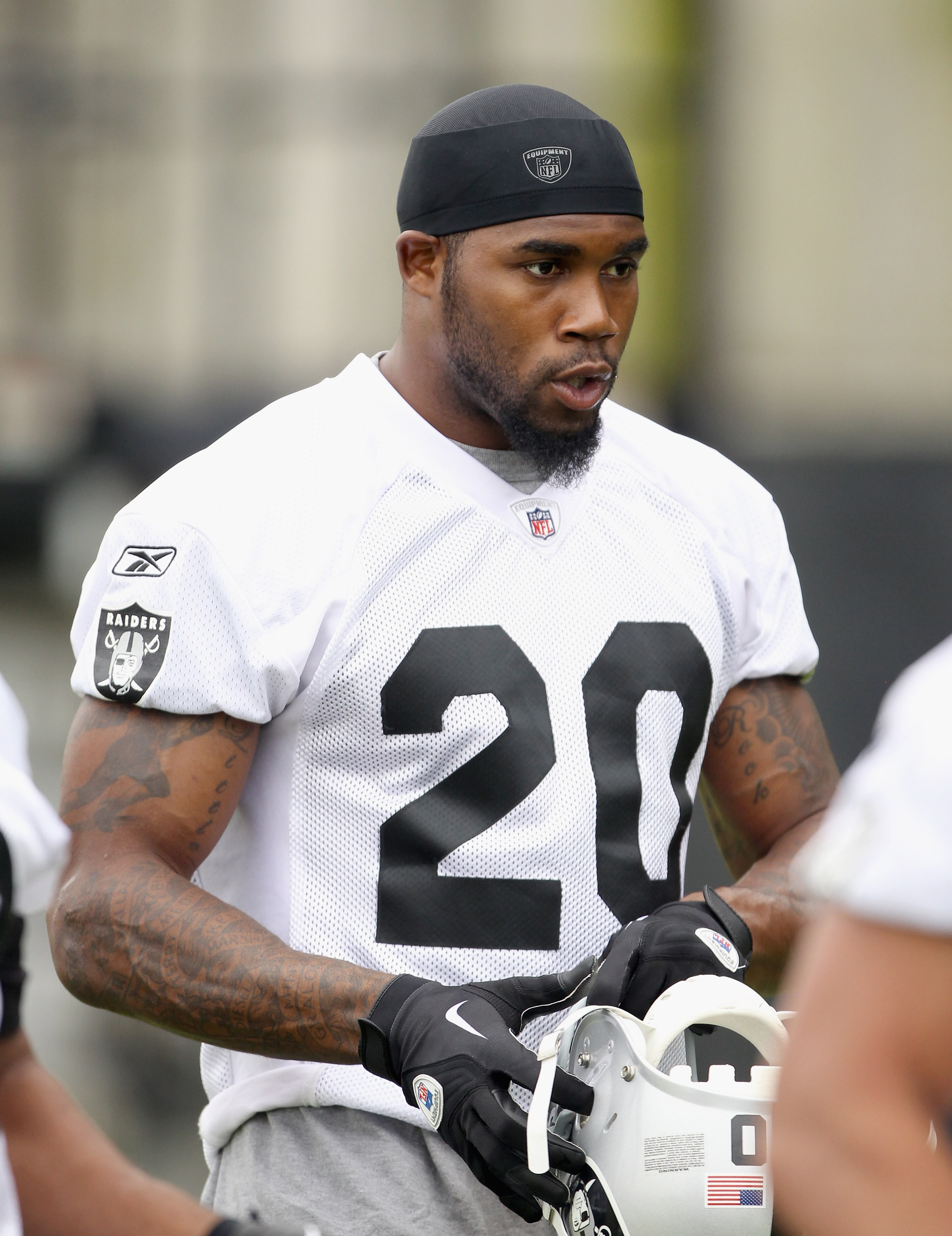 NAPA, CA - AUGUST 01:  Darren McFadden #20 of the Oakland Raiders works out during the Raiders training camp at their Napa Valley Training Complex on August 1, 2010 in Napa, California.  (Photo by Ezra Shaw/Getty Images)