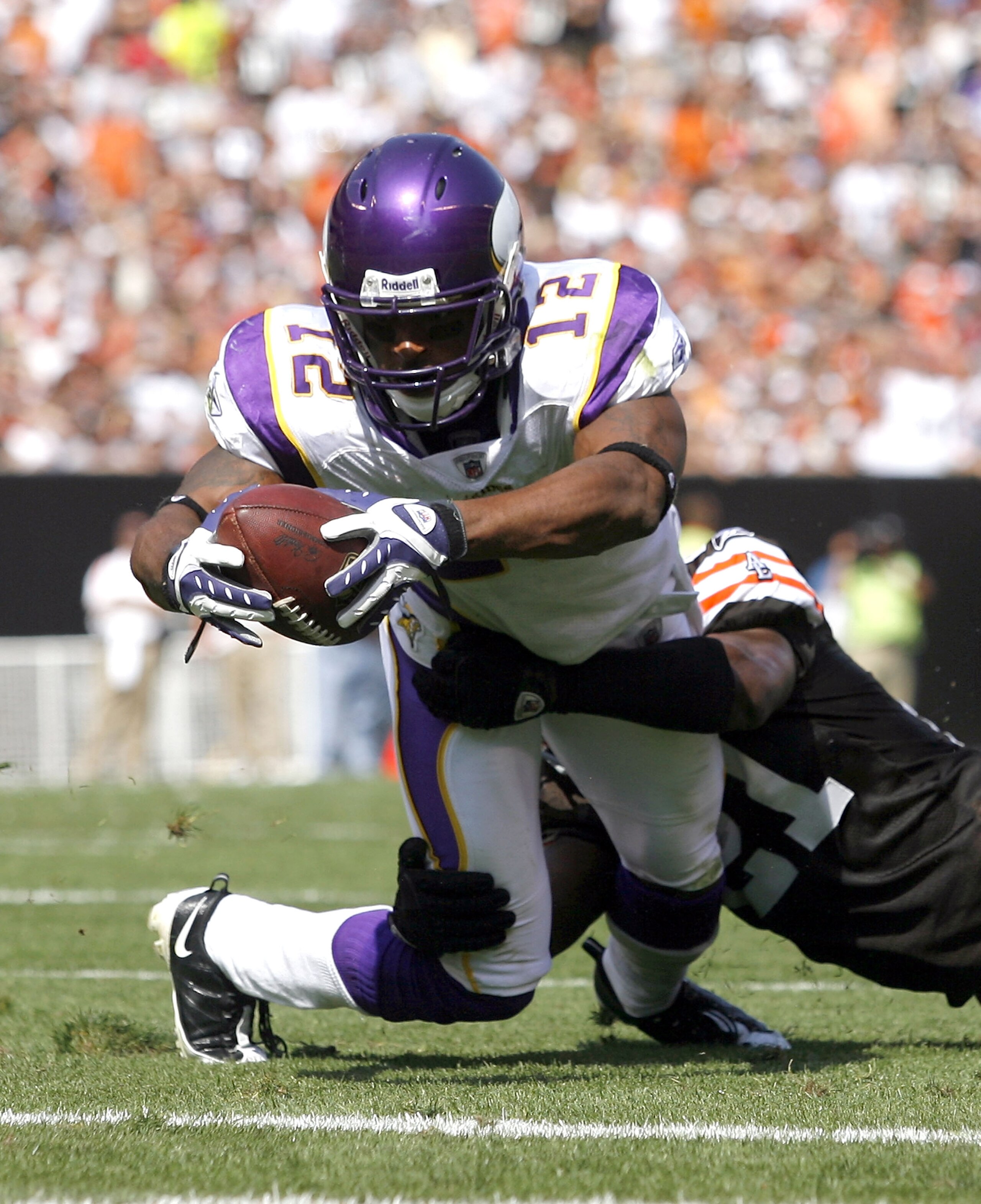 CLEVELAND - SEPTEMBER 13:  Percy Harvin #12 of the Minnesota Vikings dives for a touchdown as he is hit Brodney Pool #21 of the Cleveland Browns at Cleveland Browns Stadium on September 13, 2009 in Cleveland, Ohio.  (Photo by Matt Sullivan/Getty Images)