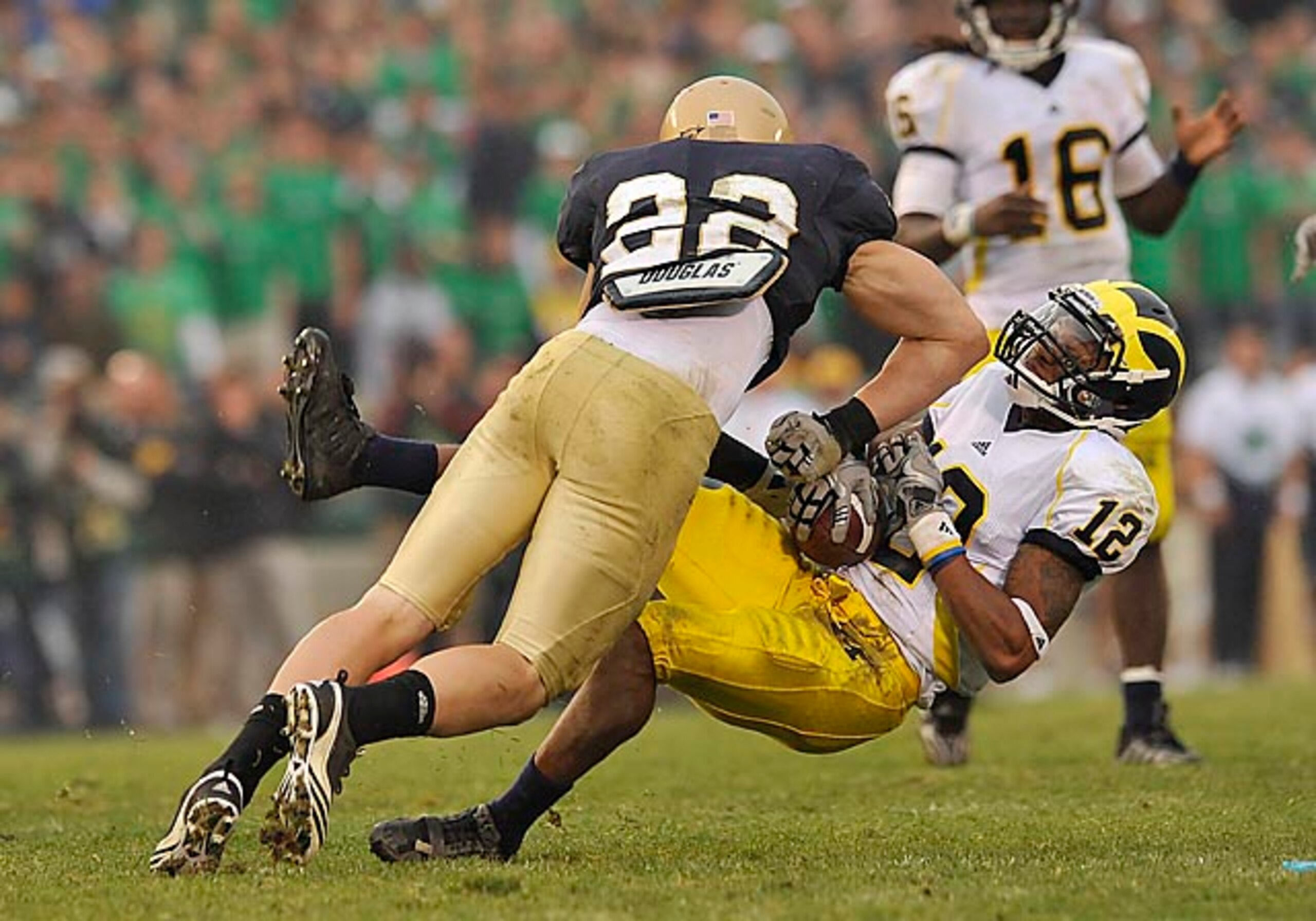 Roy Roundtree Makes The Catch After Taking a Big Hit vs ND