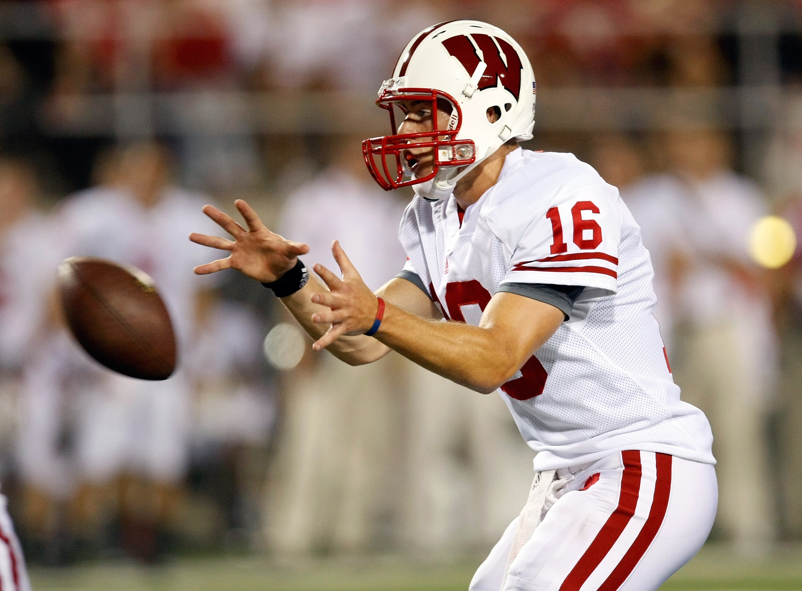 LAS VEGAS - SEPTEMBER 04:  Quarterback Scott Tolzien #16 of the Wisconsin Badgers takes a snap during a game against the UNLV Rebels at Sam Boyd Stadium September 4, 2010 in Las Vegas, Nevada.  (Photo by Ethan Miller/Getty Images)
