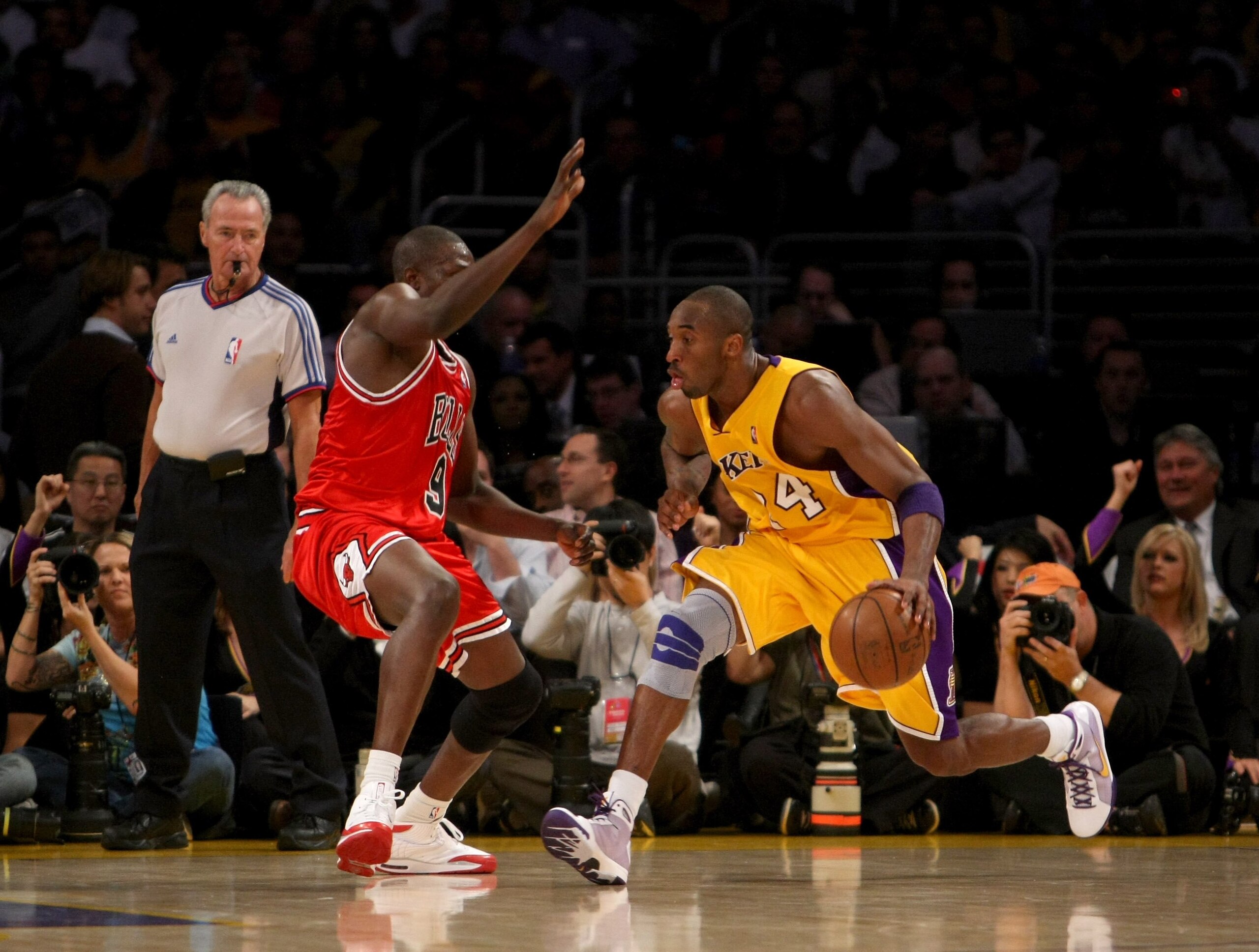 LOS ANGELES, CA - NOVEMBER 18: Kobe Bryant #24 of the Los Angeles Lakers controls the ball against Luol Deng #9 of the Chicago Bulls on November 18, 2008 at Staples Center in Los Angeles, California. NOTE TO USER: User expressly acknowledges and agrees LOS ANGELES, CA - NOVEMBER 18: Kobe Bryant #24 of the Los Angeles Lakers controls the ball against Luol Deng #9 of the Chicago Bulls on November 18, 2008 at Staples Center in Los Angeles, California. NOTE TO USER: User expressly acknowledges and agrees