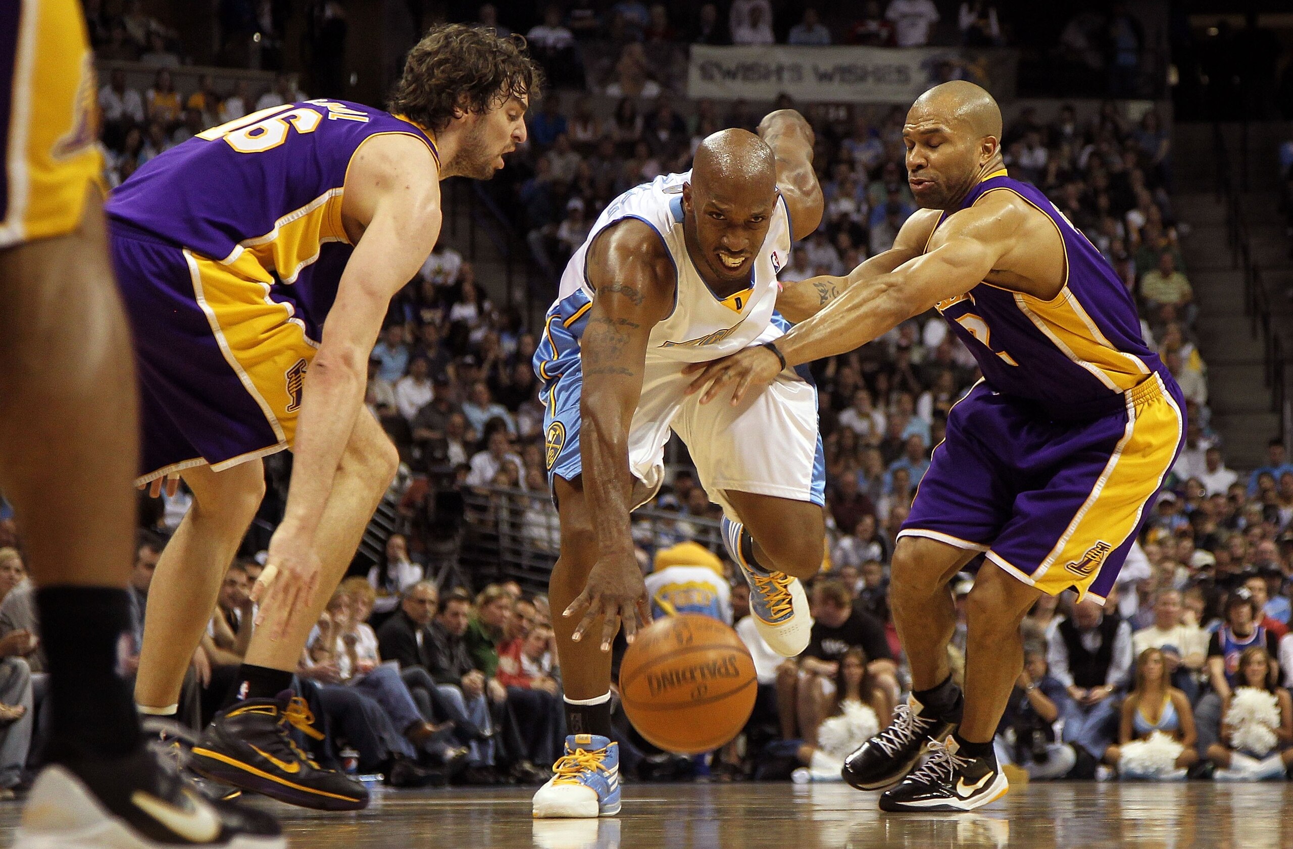 DENVER - APRIL 08:  Chauncey Billups #1 of the Denver Nuggets drives between Pau Gasol #16 and Derek Fisher #2 of the Los Angeles Lakers during NBA action at the Pepsi Center on April 8, 2010 in Denver, Colorado. The Nuggets defeated the Lakers 98-96. NOT
