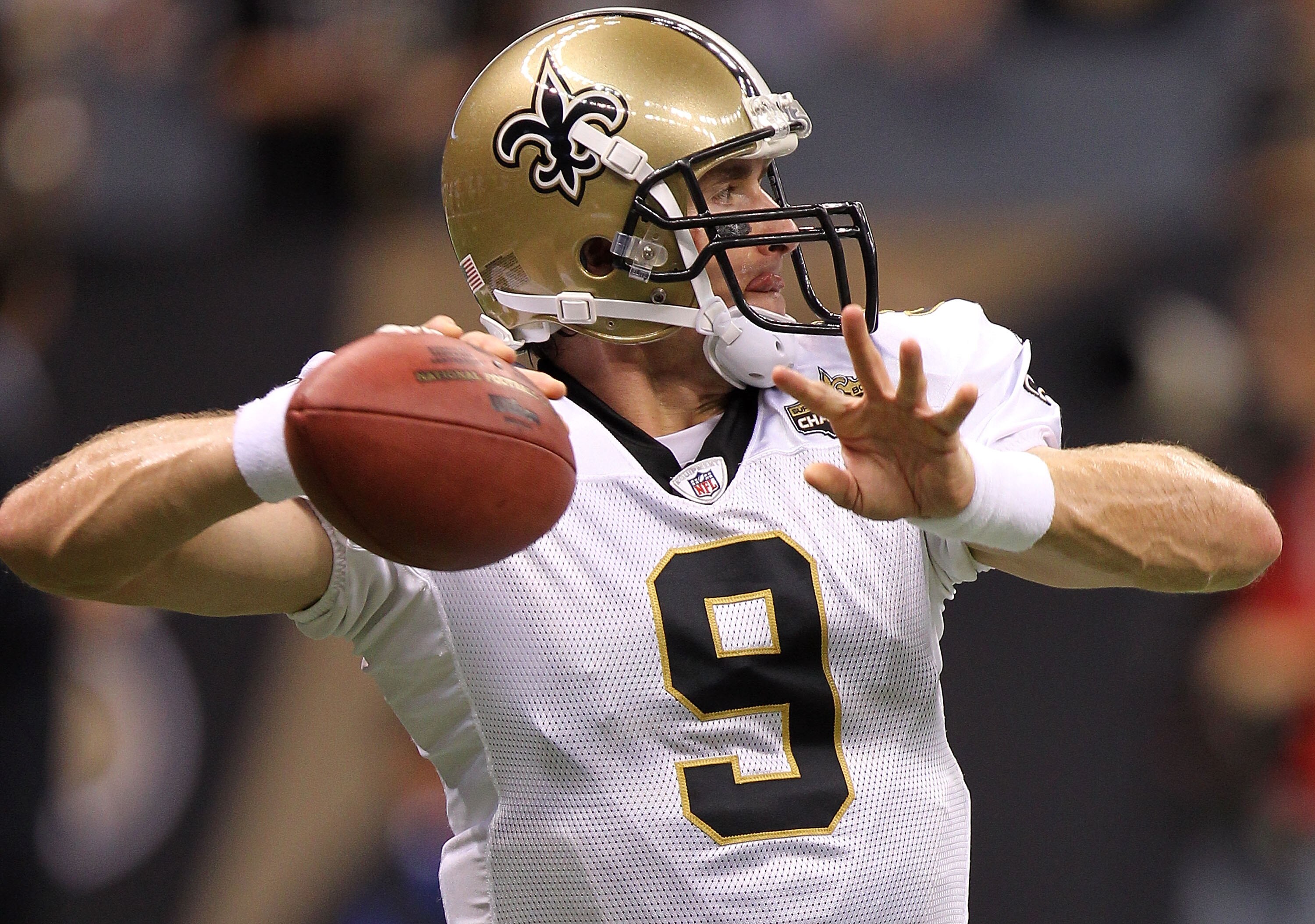 NEW ORLEANS - SEPTEMBER 09:  Quarterback Drew Brees #9 of the New Orleans Saints at Louisiana Superdome on September 9, 2010 in New Orleans, Louisiana.  (Photo by Ronald Martinez/Getty Images)