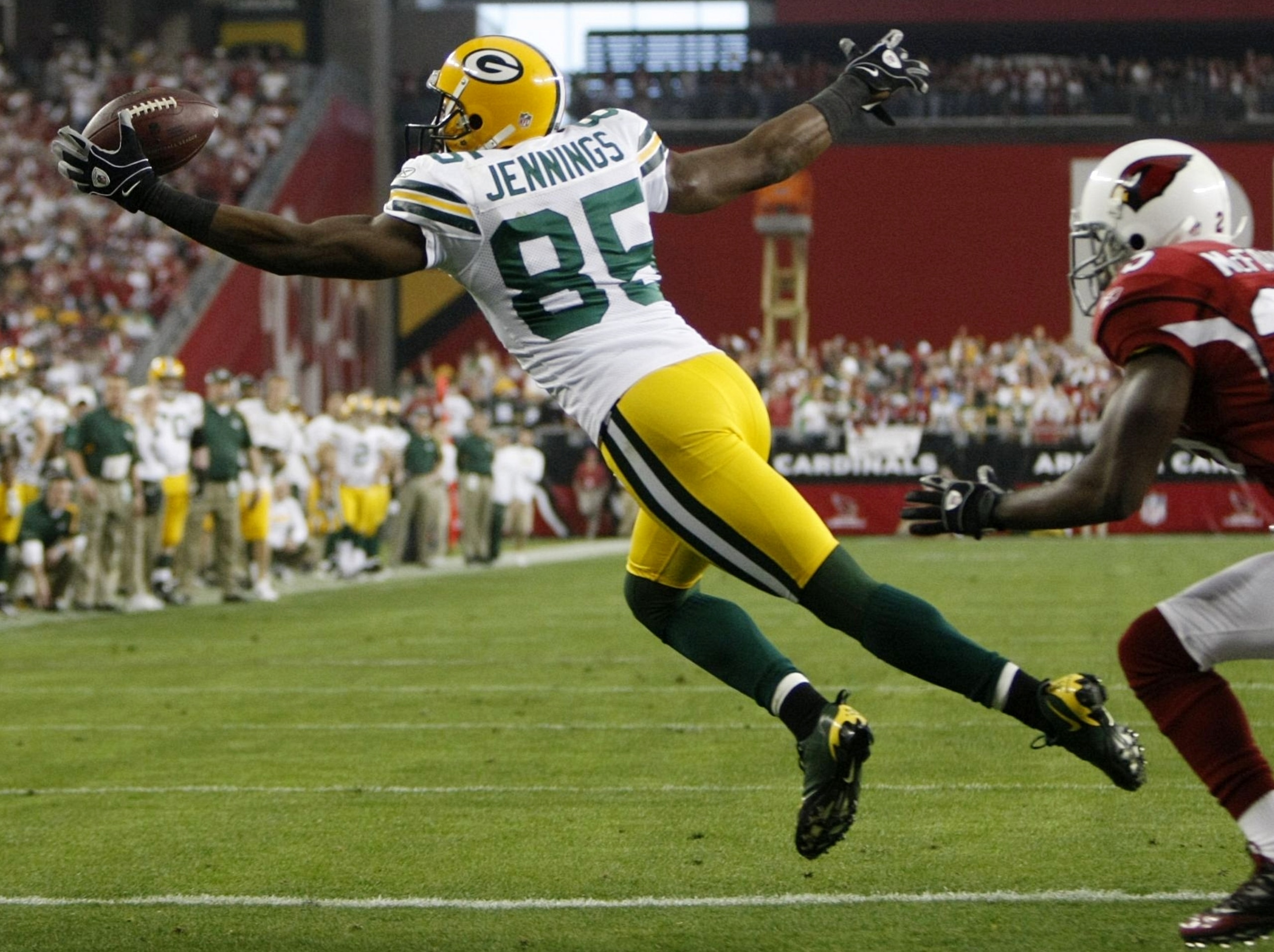 GLENDALE, AZ - JANUARY 10:  Wide receiver Greg Jennings #85 of the Green Bay Packers catches the ball for a touchdown against the Arizona Cardinals during the third quarter of the 2010 NFC wild-card playoff game at University of Phoenix Stadium on January