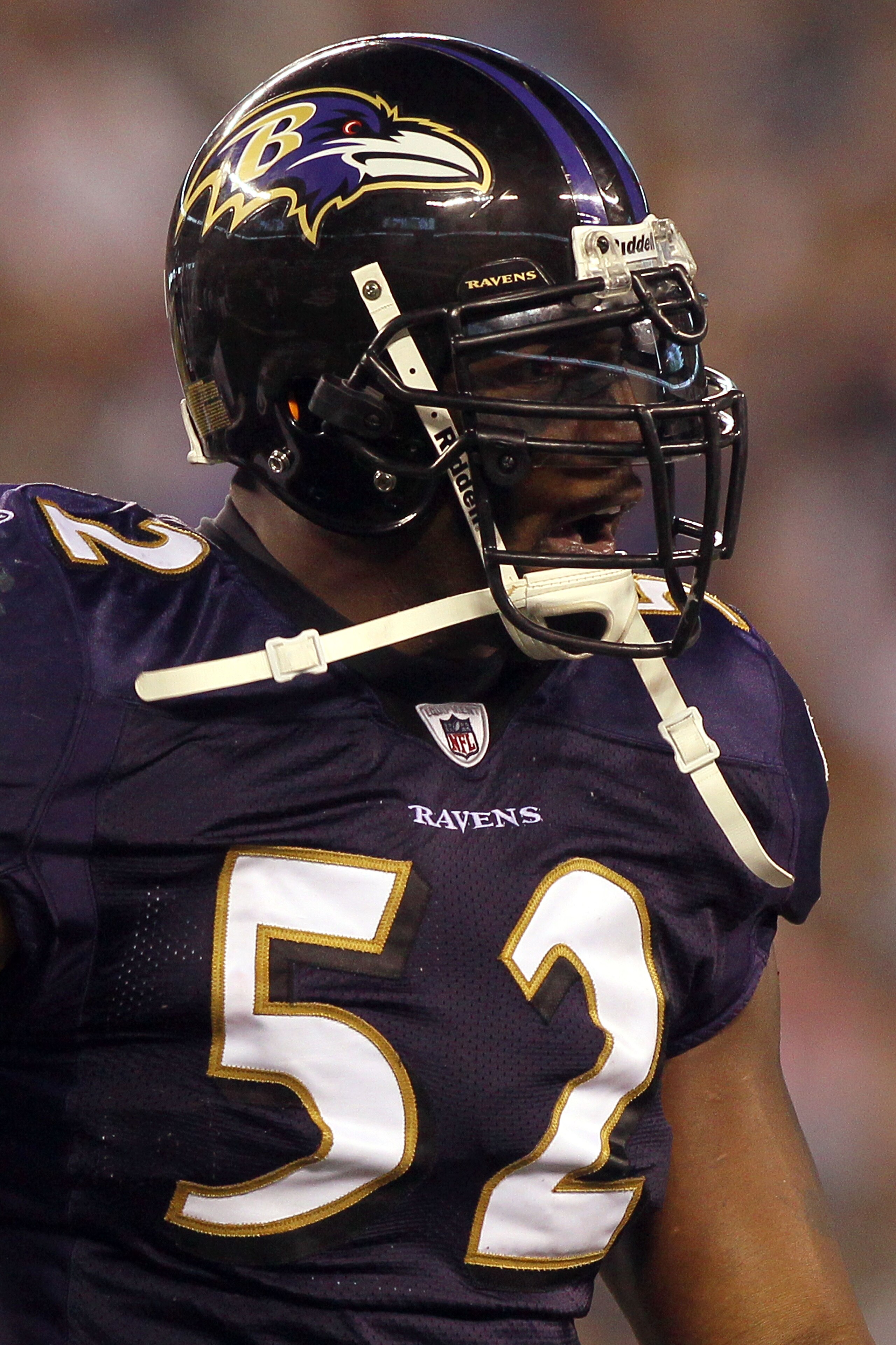 EAST RUTHERFORD, NJ - SEPTEMBER 13:  Ray Lewis #52 of the Baltimore Ravens reacts after a play against the New York Jets during their home opener at the New Meadowlands Stadium on September 13, 2010 in East Rutherford, New Jersey.  (Photo by Jim McIsaac/G
