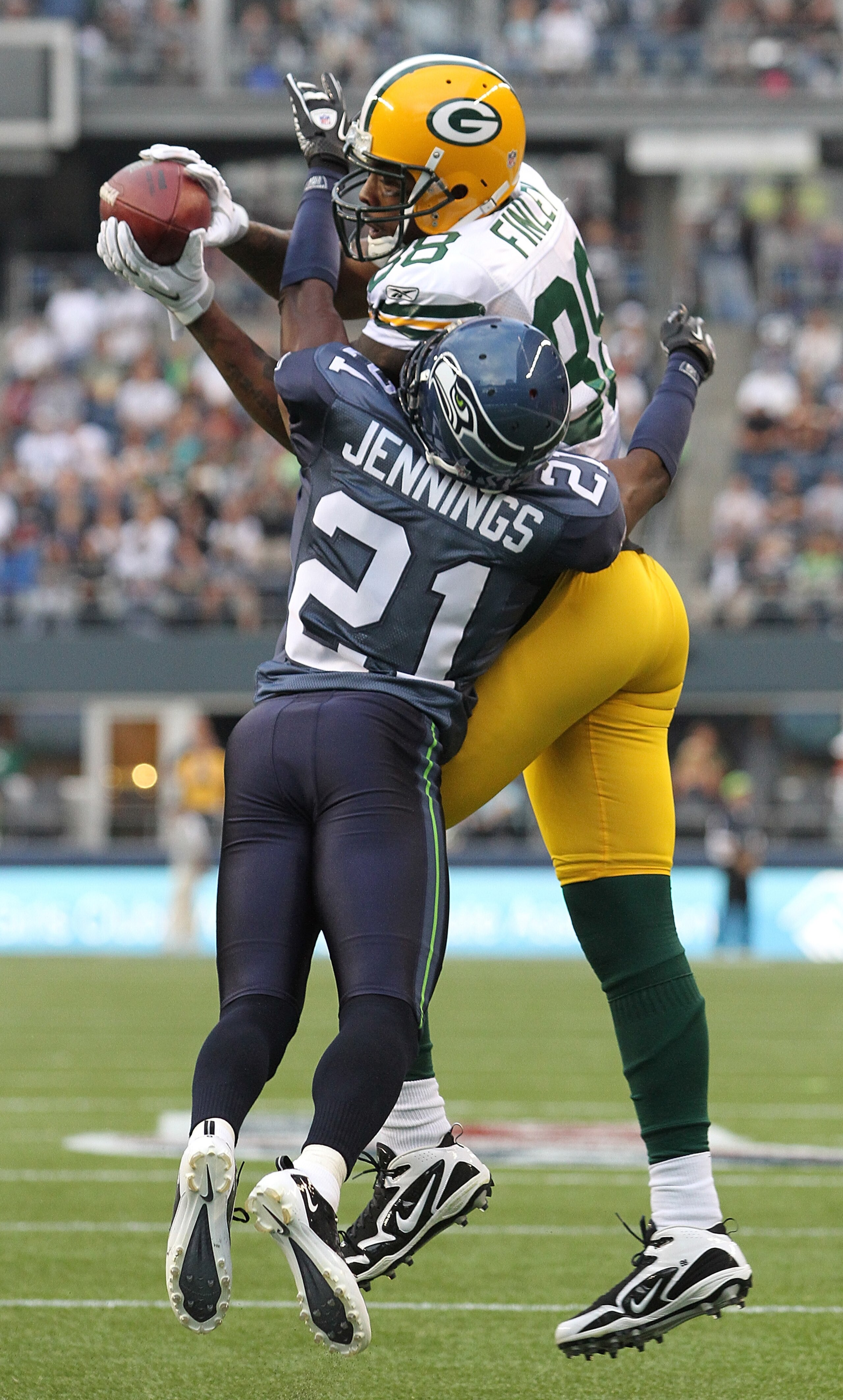 SEATTLE - AUGUST 21:  Tight end Jermichael Finley #88 of the Green Bay Packers makes a catch during the preseason game against Kelly Jennings #21of the Seattle Seahawks at Qwest Field on August 21, 2010 in Seattle, Washington. (Photo by Otto Greule Jr/Get