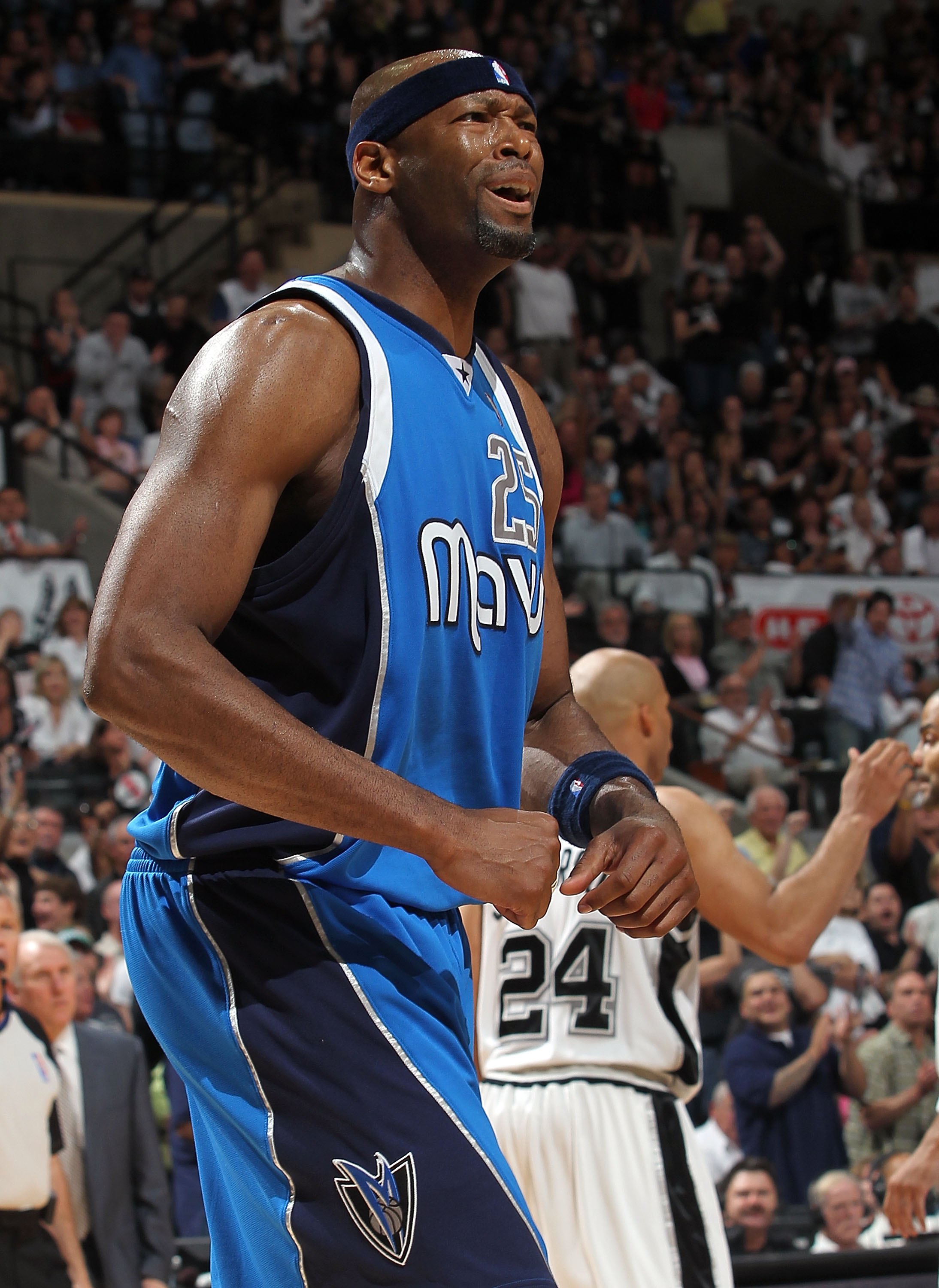 SAN ANTONIO - APRIL 25:  Erick Dampier #25 of the Dallas Mavericks in Game Four of the Western Conference Quarterfinals during the 2010 NBA Playoffs at AT&T Center on April 25, 2010 in San Antonio, Texas. NOTE TO USER: User expressly acknowledges and agre