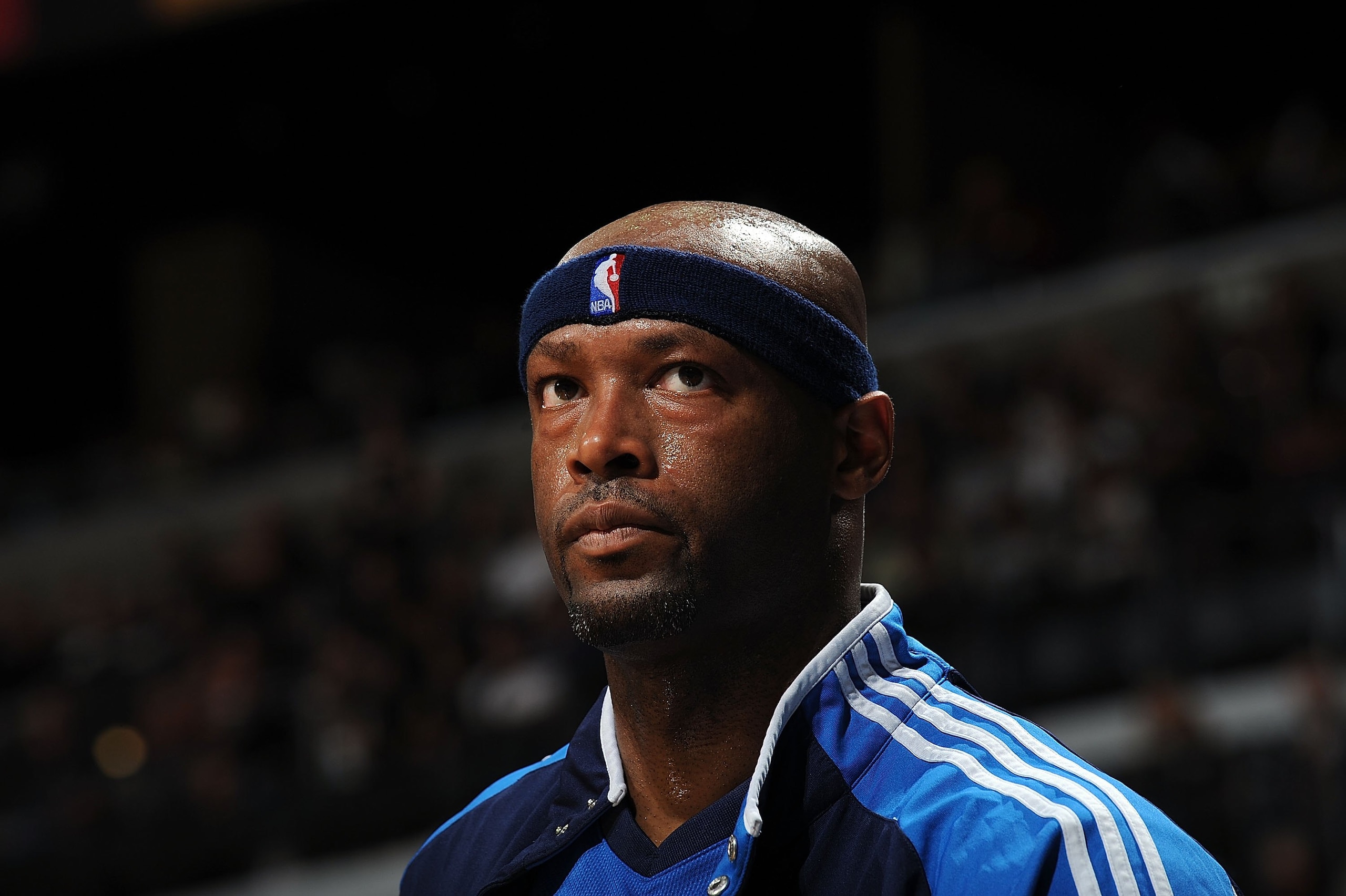 SAN ANTONIO - APRIL 28: Center Erick Dampier #25 of the Dallas Mavericks during play against the San Antonio Spurs in Game Five of the Western Conference Quarterfinals during the 2009 NBA Playoffs at AT&T Center on April 28, 2009 in San Antonio, Texas. N SAN ANTONIO - APRIL 28: Center Erick Dampier #25 of the Dallas Mavericks during play against the San Antonio Spurs in Game Five of the Western Conference Quarterfinals during the 2009 NBA Playoffs at AT&T Center on April 28, 2009 in San Antonio, Texas. N