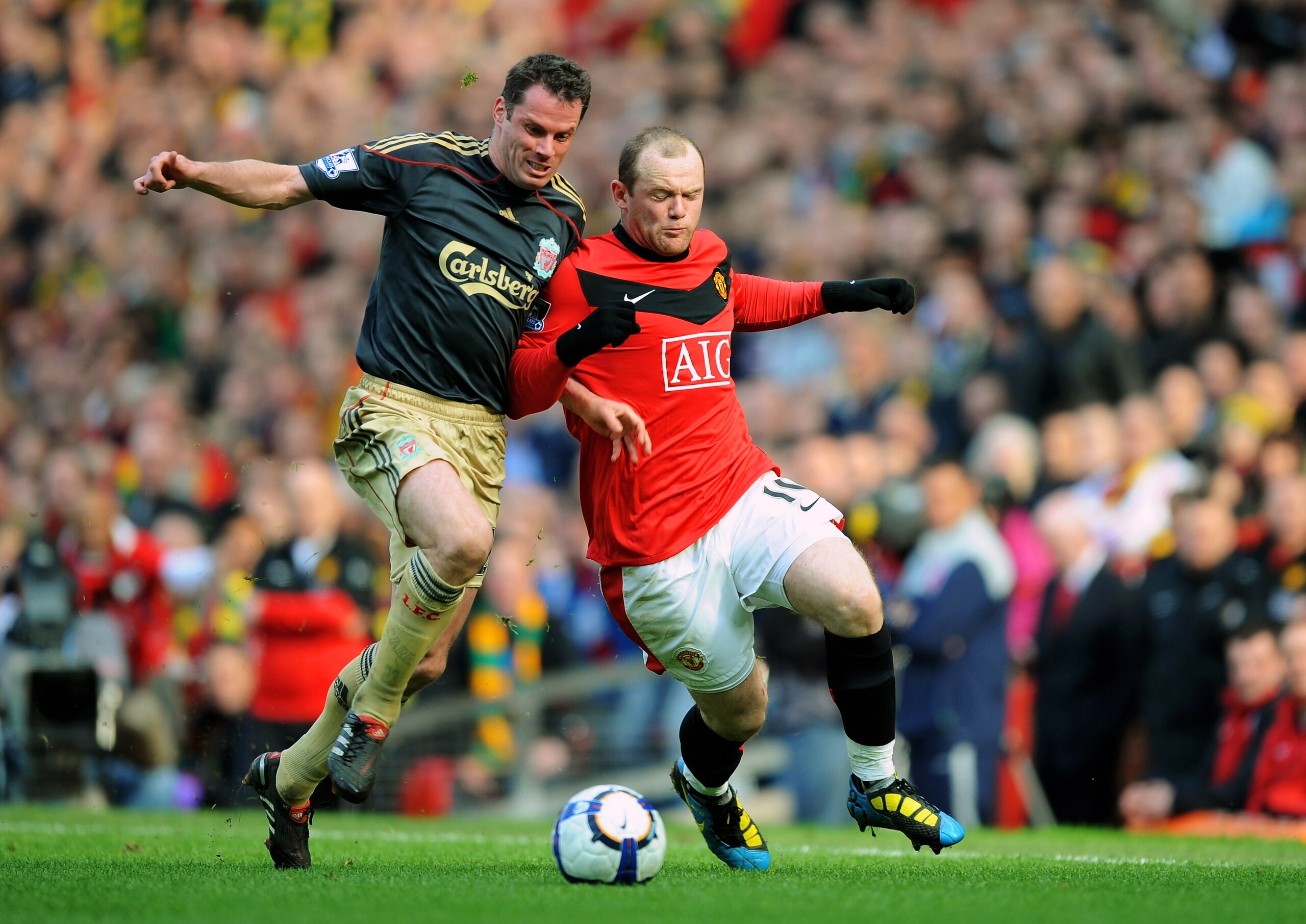 MANCHESTER, ENGLAND - MARCH 21:  Wayne Rooney (R) of Manchester United battles Jamie Carragher of Liverpool during the Barclays Premier League match between Manchester United and Liverpool at Old Trafford on March 21, 2010 in Manchester, England.  (Photo