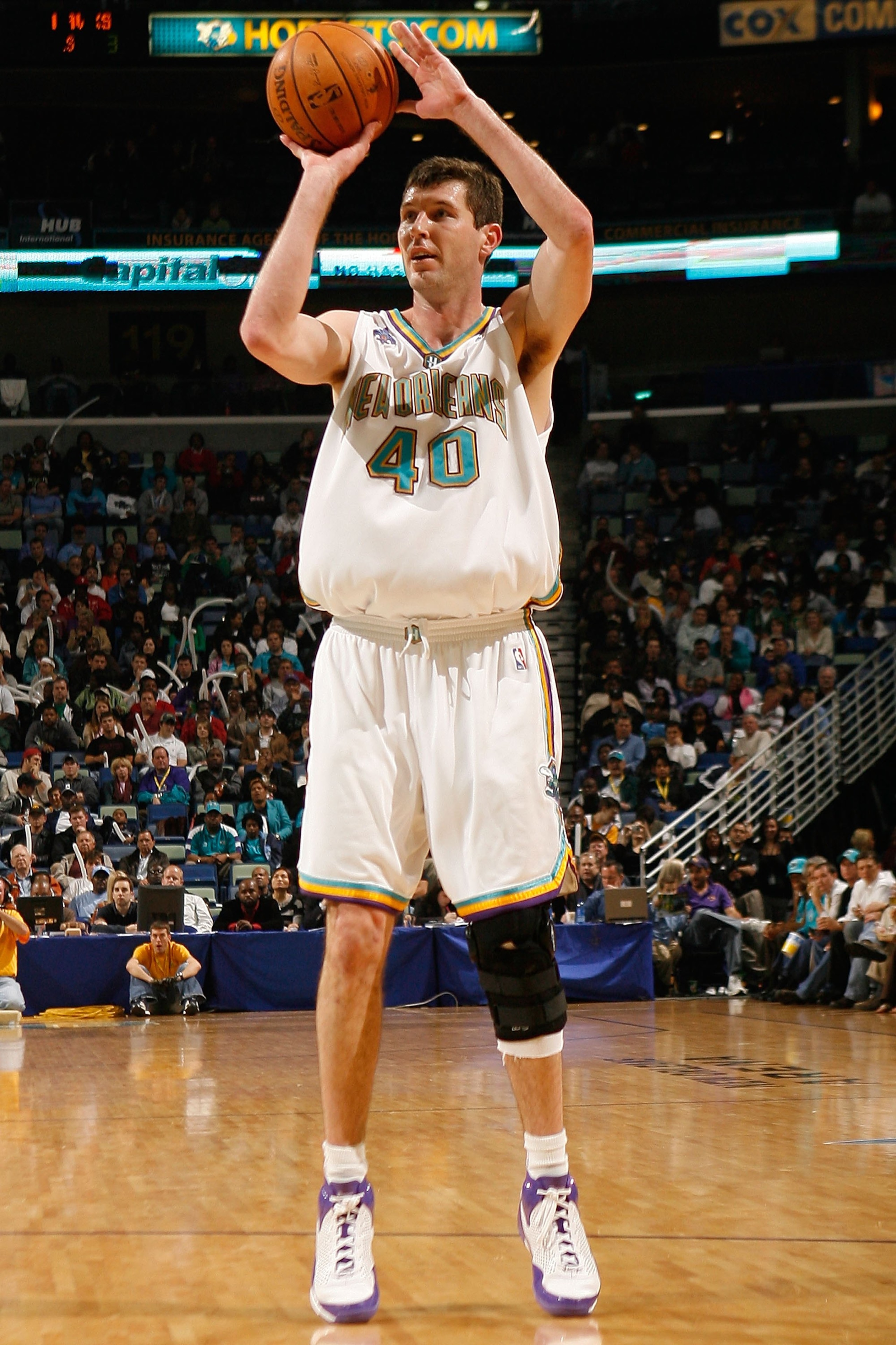 NEW ORLEANS - MARCH 05: Ryan Bowen #40 of the New Orleans Hornets makes a shot against the Atlanta Hawks on March 5, 2008 at the New Orleans Arena in New Orleans, Louisiana. NOTE TO USER: User expressly acknowledges and agrees that, by downloading and/o NEW ORLEANS - MARCH 05: Ryan Bowen #40 of the New Orleans Hornets makes a shot against the Atlanta Hawks on March 5, 2008 at the New Orleans Arena in New Orleans, Louisiana. NOTE TO USER: User expressly acknowledges and agrees that, by downloading and/o