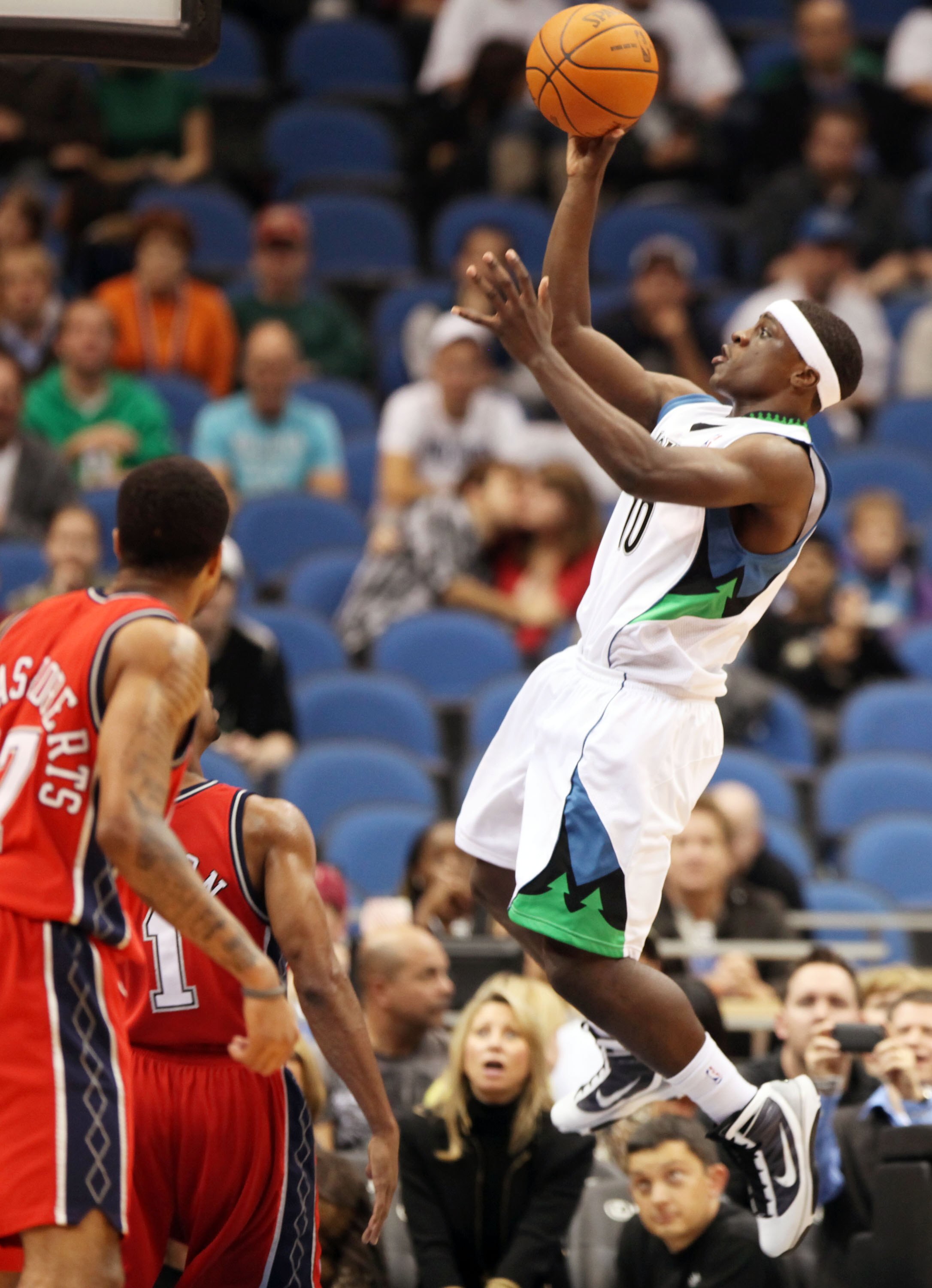 MINNEAPOLIS - OCTOBER 28: Jonny Flynn #10 of the Minnesota Timberwolves drives to the basket against the New Jersey Nets at the Target Center on October 28, 2009 in Minneapolis, Minnesota. The Timberwolves defeated the Nets 95-93. NOTE TO USER: User expre
