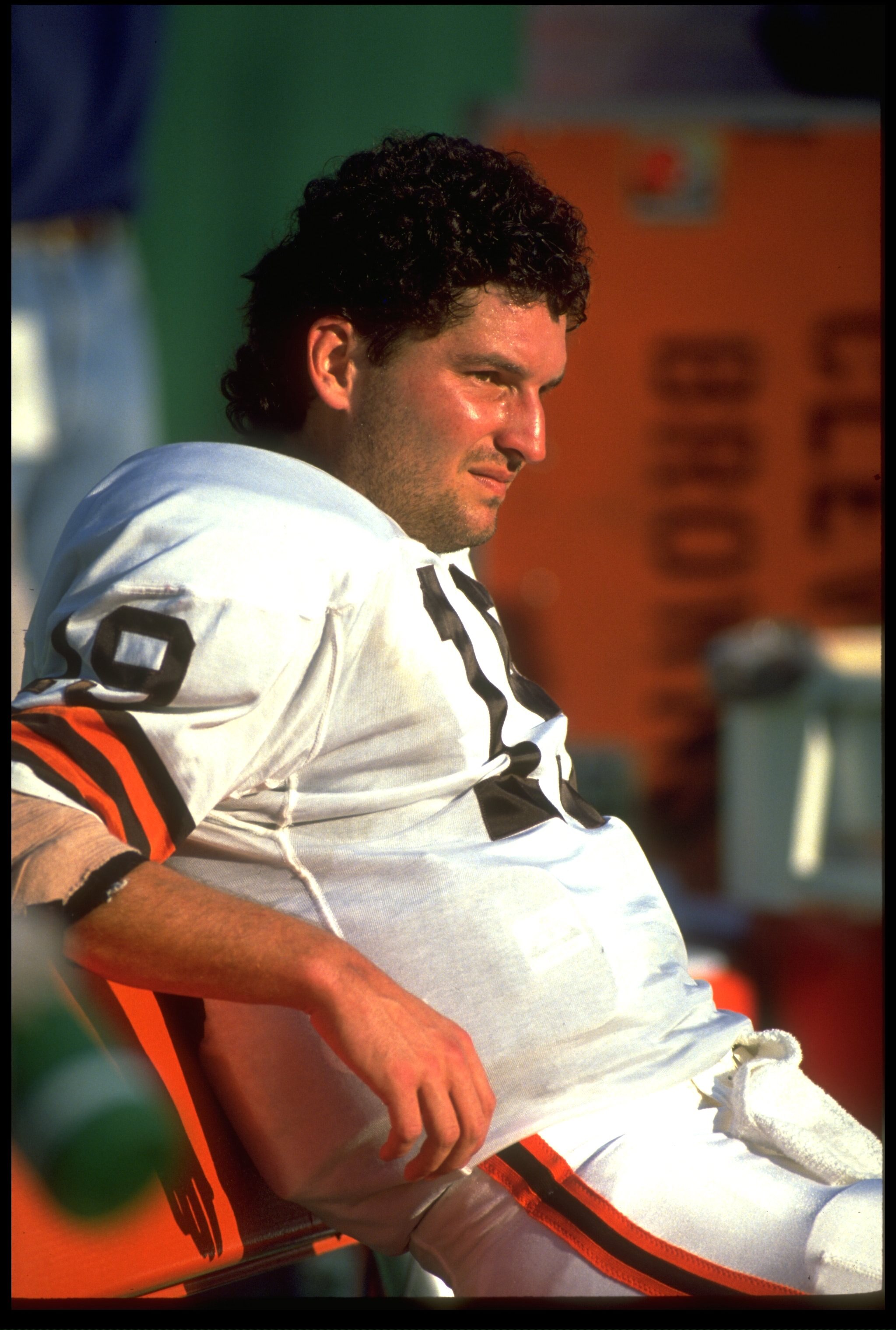 30 SEP 1992:  CLEVELAND BROWNS QUARTERBACK BERNIE KOSAR SITS ON THE SIDELINES DURING THE BROWNS 34-0 LOSS TO THE KANSAS CITY CHIEFS AT ARROWHEAD STADIUM IN KANSAS CITY, MISSOURI.  MANDATORY CREDIT:  JONATHAN DANIEL/ALLSPORT