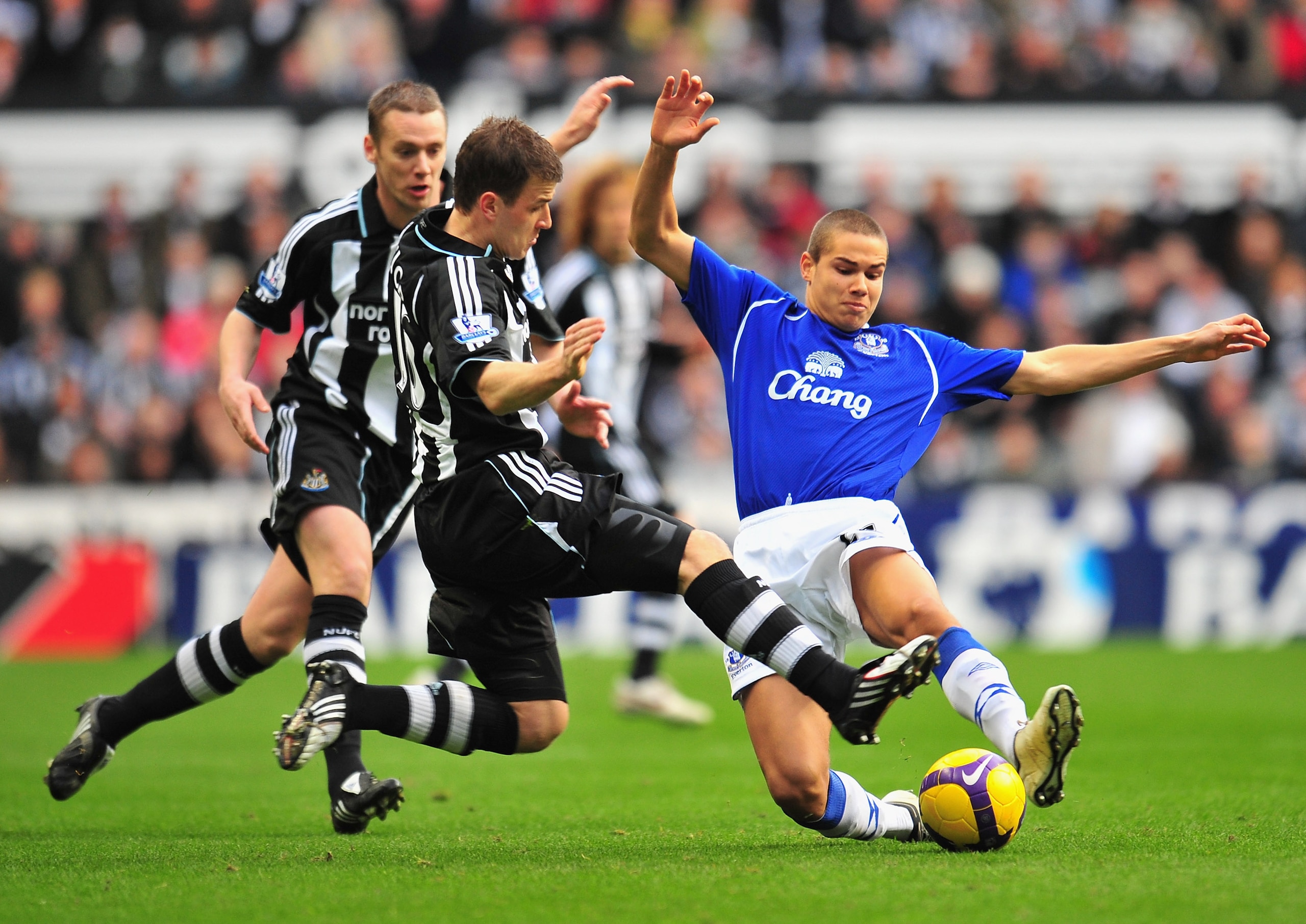 NEWCASTLE, UNITED KINGDOM - FEBRUARY 22: Ryan Taylor of Newcastle tackles Jack Rodwell of Everton  during the Barclays Premier League match between Newcastle United and Everton at St James' Park on February 22, 2009 in Newcastle, Engalnd.  (Photo by Mike 