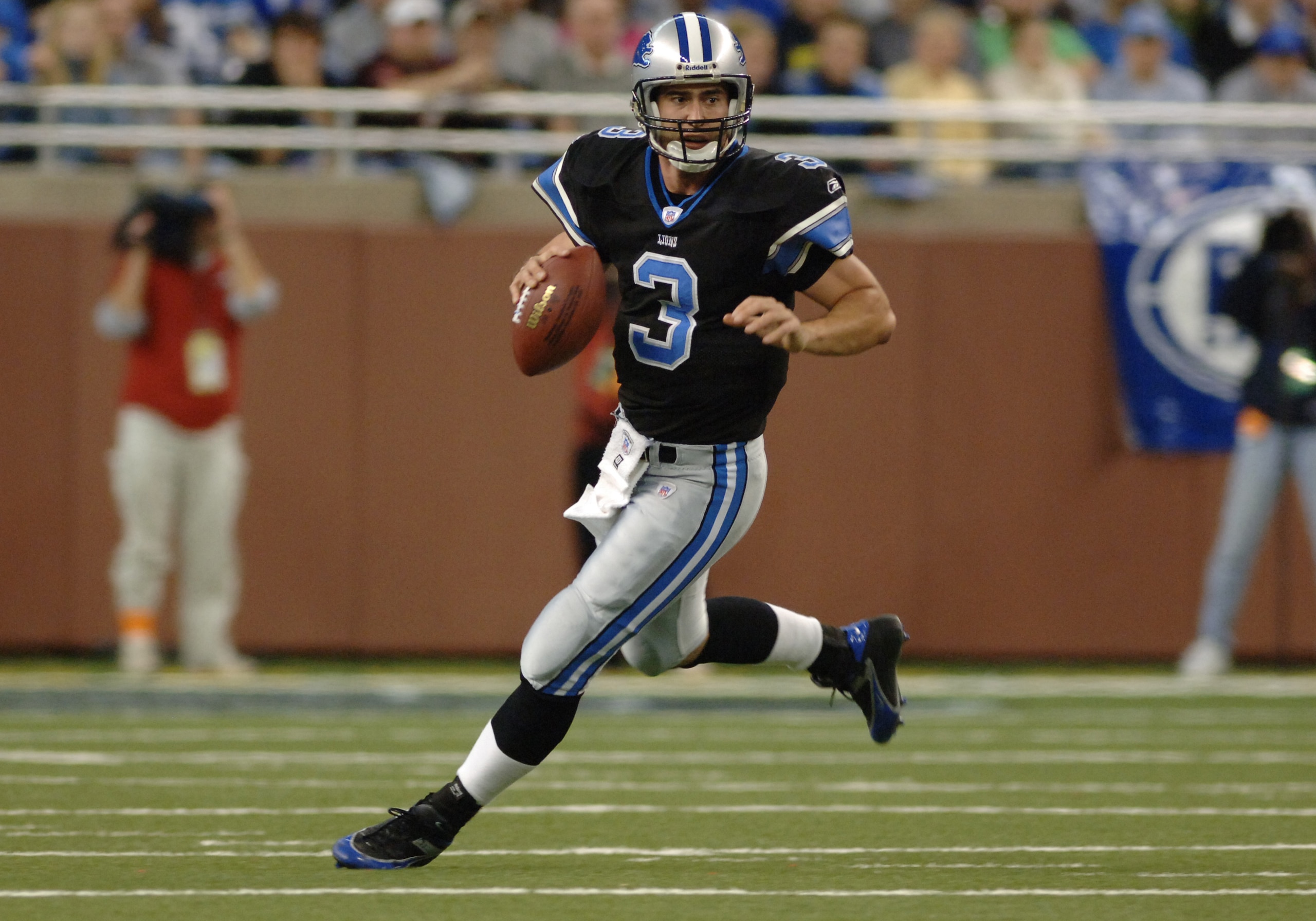 Detroit Lions quarterback Joey Harrington looks for a receiver  in a Thanksgiving Day game, November 24, 2005, at Ford Field, Detroit.  The Atlanta Falcons defeated the Lions 27 - 7. (Photo by Al Messerschmidt/Getty Images)