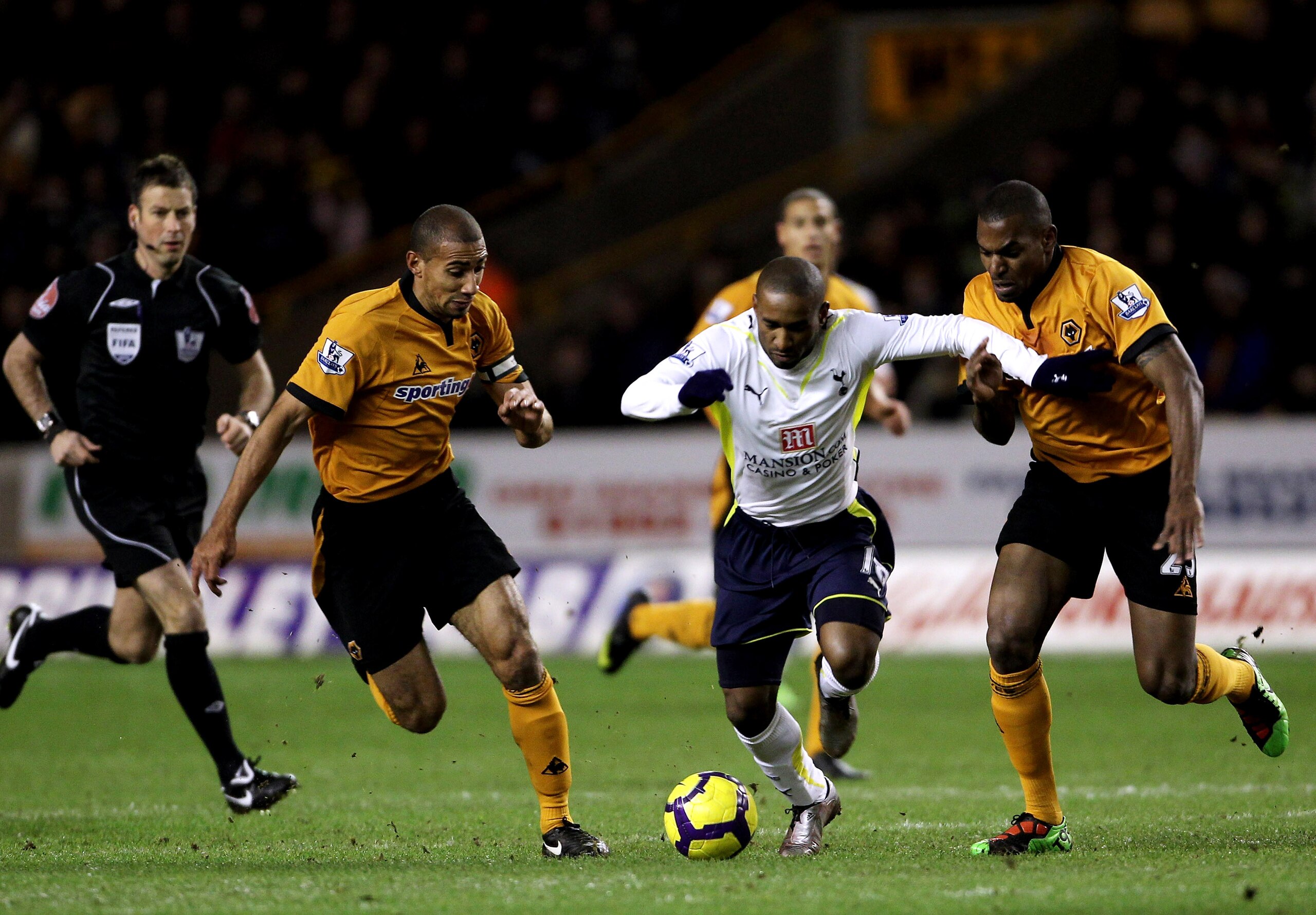WOLVERHAMPTON, ENGLAND - FEBRUARY 10:  Jermain Defoe (C) of Tottenham Hotspur battles for the ball with Karl Henry (L) and Ronald Zubar of Wolverhampton Wanderers during the Barclays Premier League match between Wolverhampton Wanderers and Tottenham Hotsp