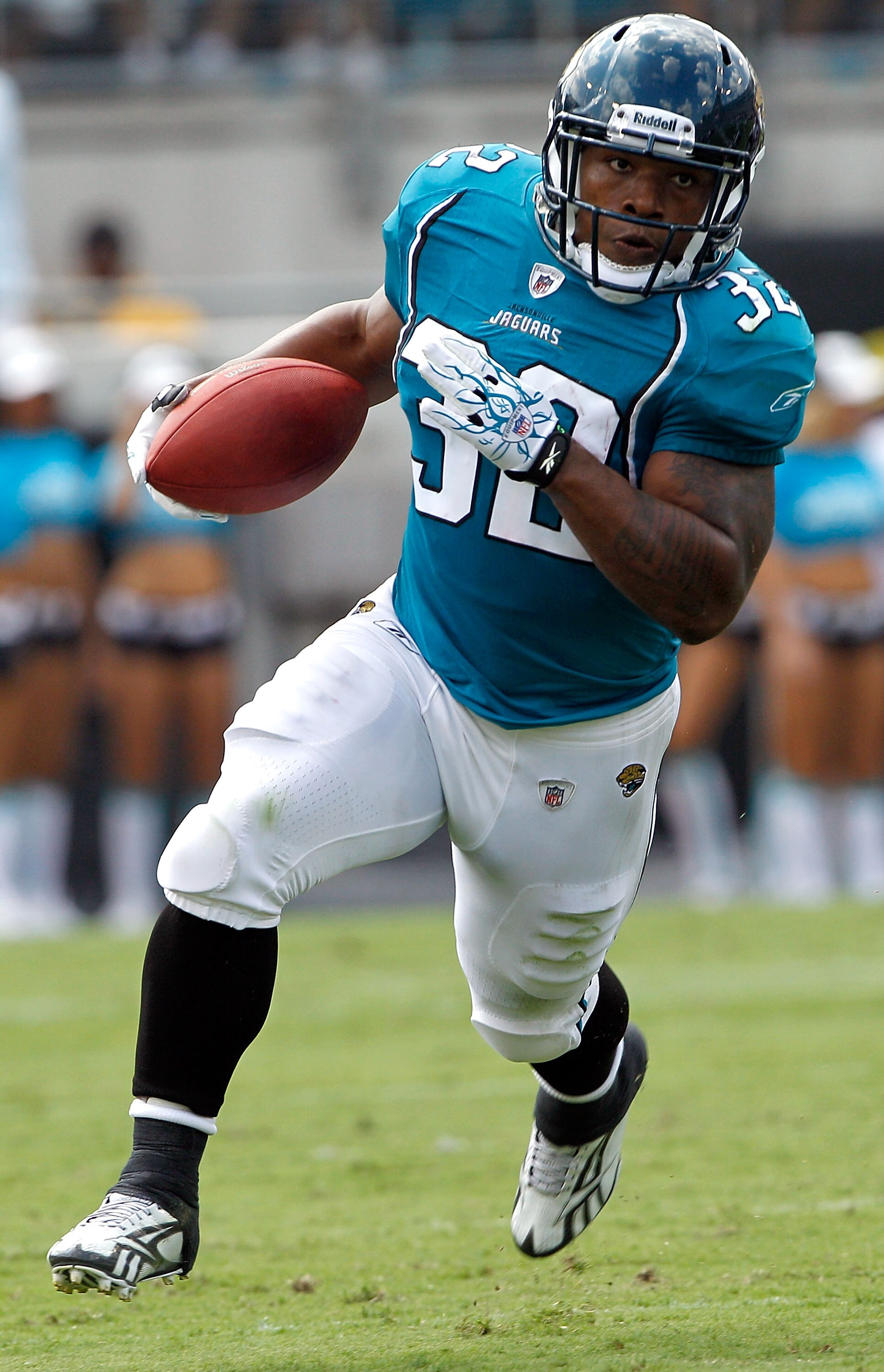 JACKSONVILLE, FL - SEPTEMBER 12:  Maurice Jones-Drew #32 of the Jacksonville Jaguars runs for yardage during the NFL season opener game against the Denver Broncos at EverBank Field on September 12, 2010 in Jacksonville, Florida.  (Photo by Sam Greenwood/G