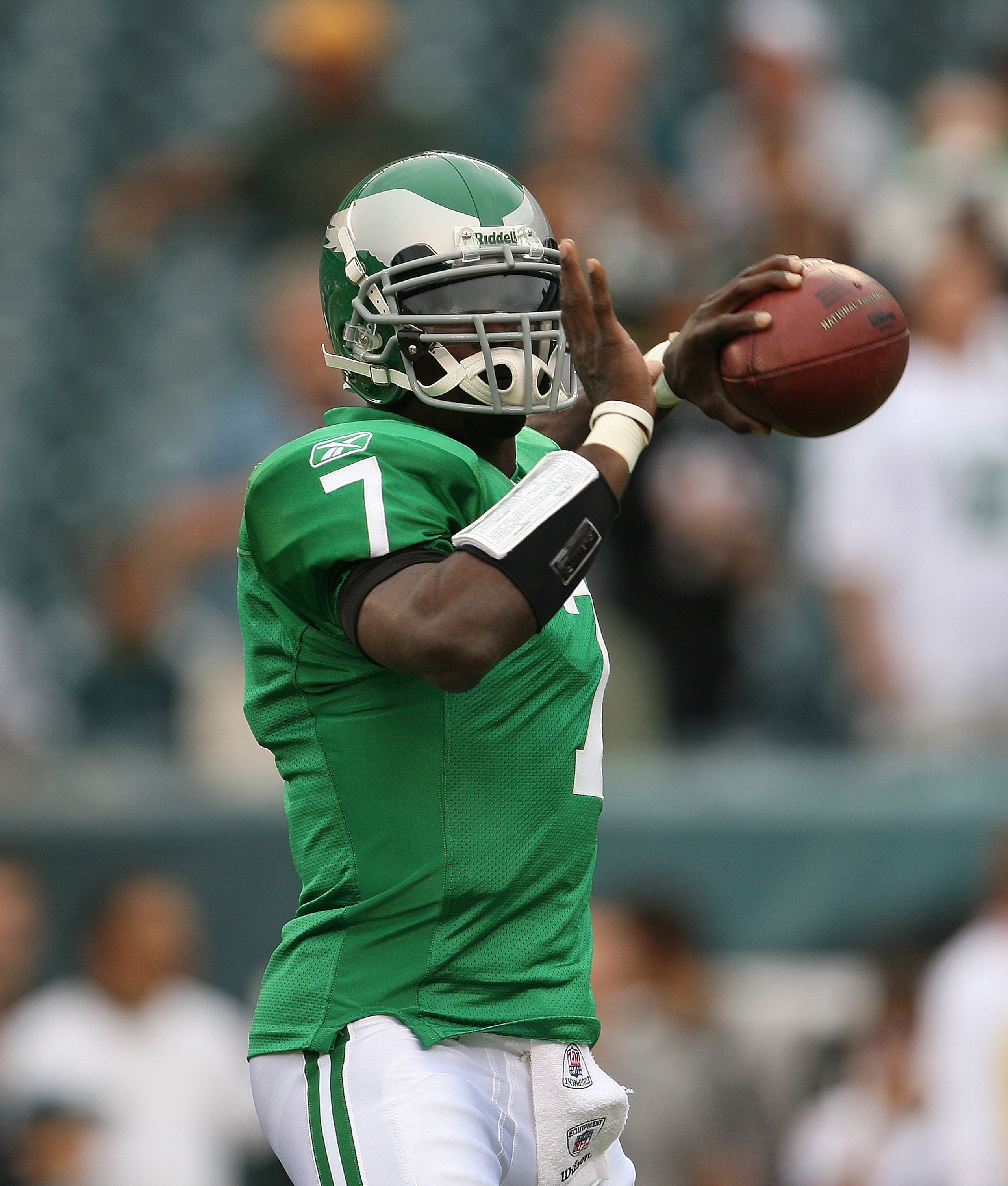 PHILADELPHIA - SEPTEMBER 12: Michael Vick #7 of the Philadelphia Eagles warms up before a game against the Green Bay Packers during the NFL season opener at Lincoln Financial Field on September 12, 2010 in Philadelphia, Pennsylvania. (Photo by Mike Ehrm PHILADELPHIA - SEPTEMBER 12: Michael Vick #7 of the Philadelphia Eagles warms up before a game against the Green Bay Packers during the NFL season opener at Lincoln Financial Field on September 12, 2010 in Philadelphia, Pennsylvania. (Photo by Mike Ehrm