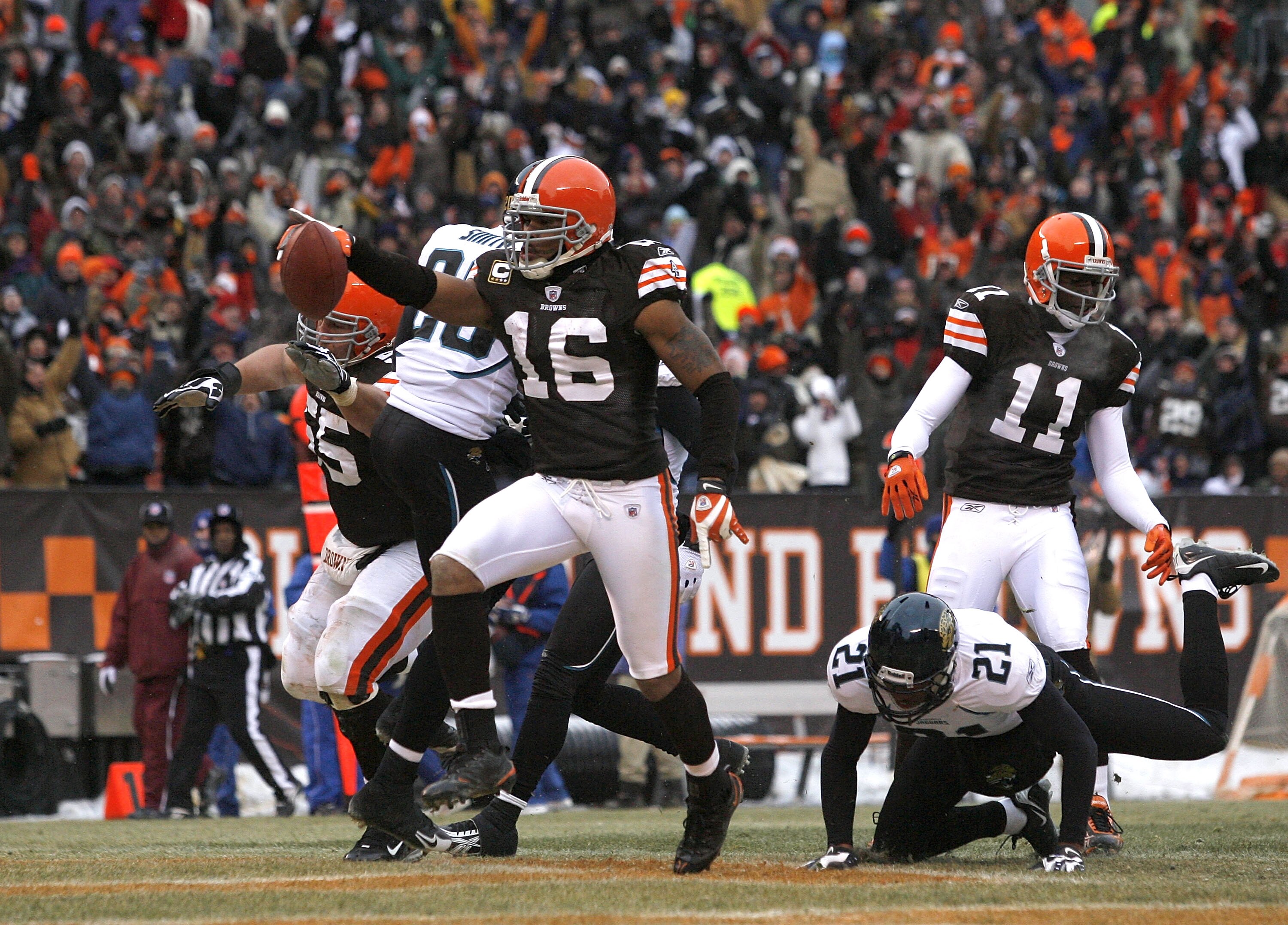 CLEVELAND - JANUARY 03:  Joshua Cribbs #16 of the Cleveland Browns celebrates after scoring a touchdown against the Jacksonville Jaguars at Cleveland Browns Stadium on January 3, 2010 in Cleveland, Ohio.  (Photo by Matt Sullivan/Getty Images)