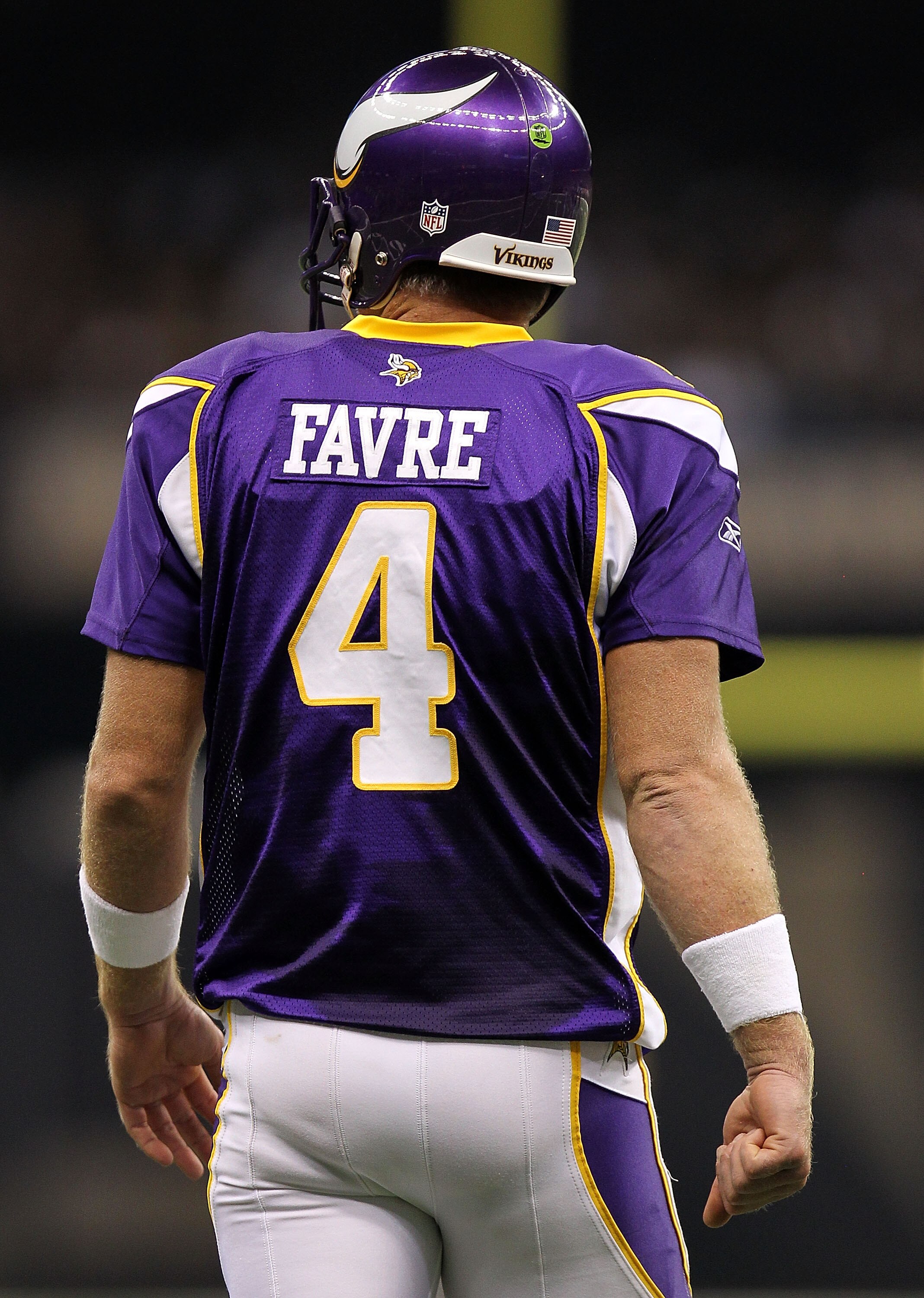 NEW ORLEANS - SEPTEMBER 09:  Quarterback Brett Favre #4 of the Minnesota Vikings at Louisiana Superdome on September 9, 2010 in New Orleans, Louisiana.  (Photo by Ronald Martinez/Getty Images)