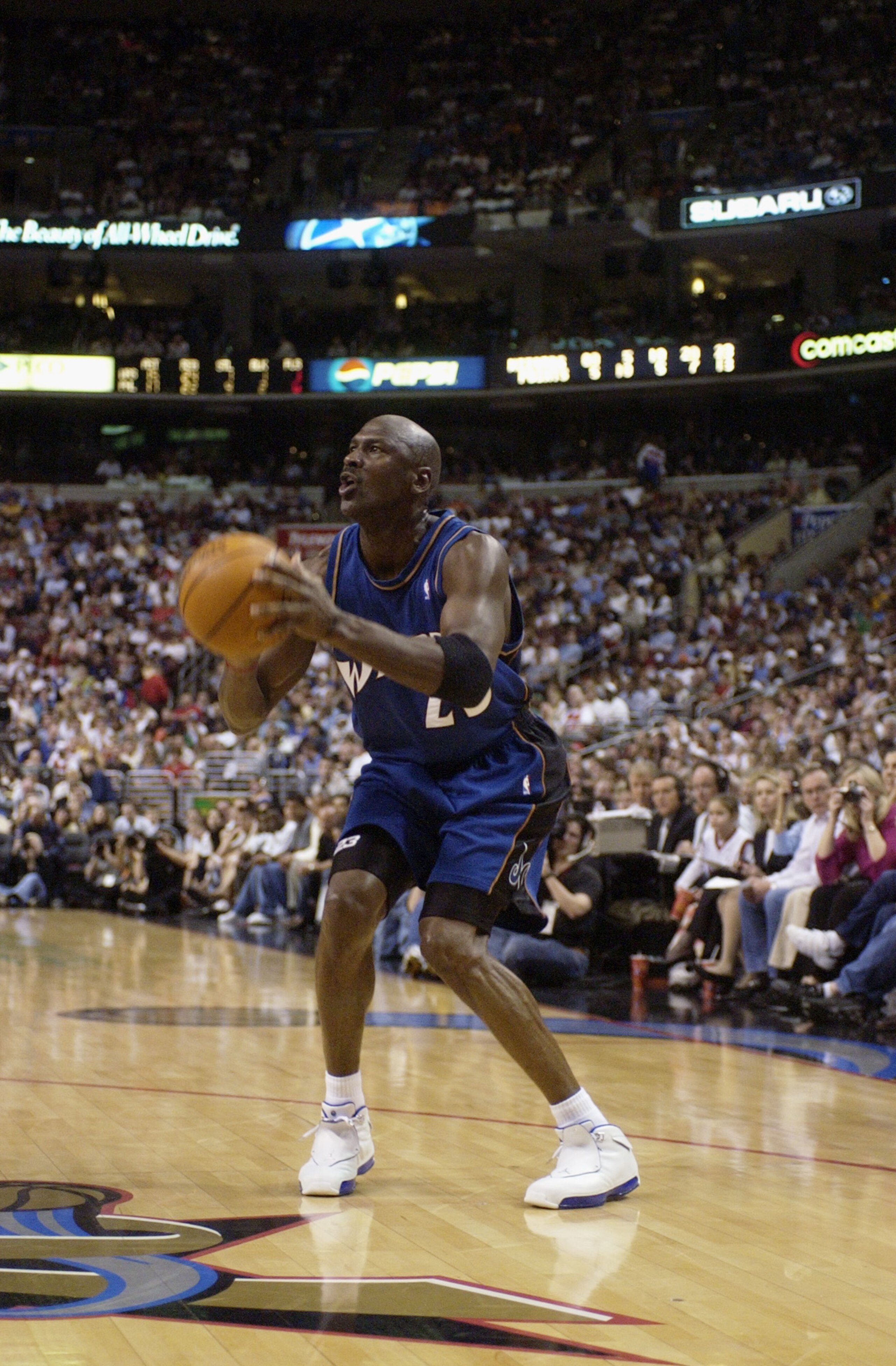 PHILADELPHIA - APRIL 16:  Michael Jordan #23 of the Washington Wizards looks to shoot during the final NBA game of his career, played against the Philadelphia 76ers at First Union Center on March 30, 2003 in Philadelphia, Pennsylvania.  The Sixers won 107