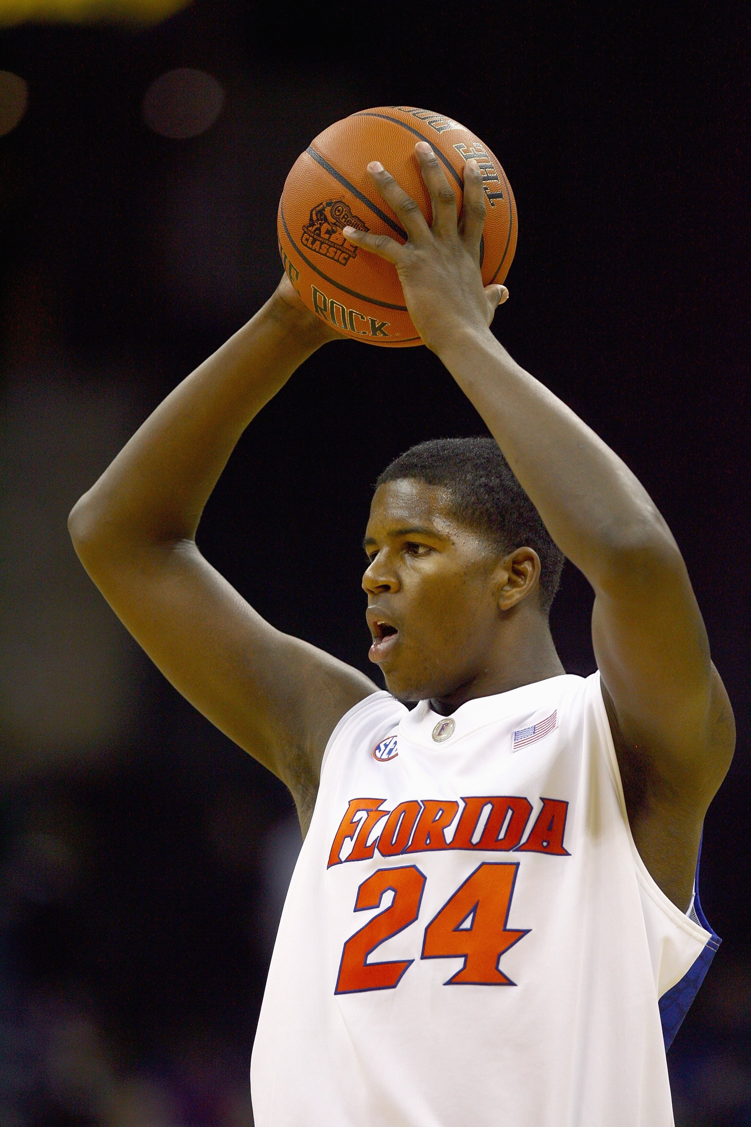 KANSAS CITY, MO - NOVEMBER 24: Allan Chaney #24 of the Florida Gators looks to pass the ball against the Syracuse Orange during the CBE Classic game on November 24, 2008 at the Sprint Center in Kansas City, Missouri. (Photo by Jamie Squire/Getty Images)