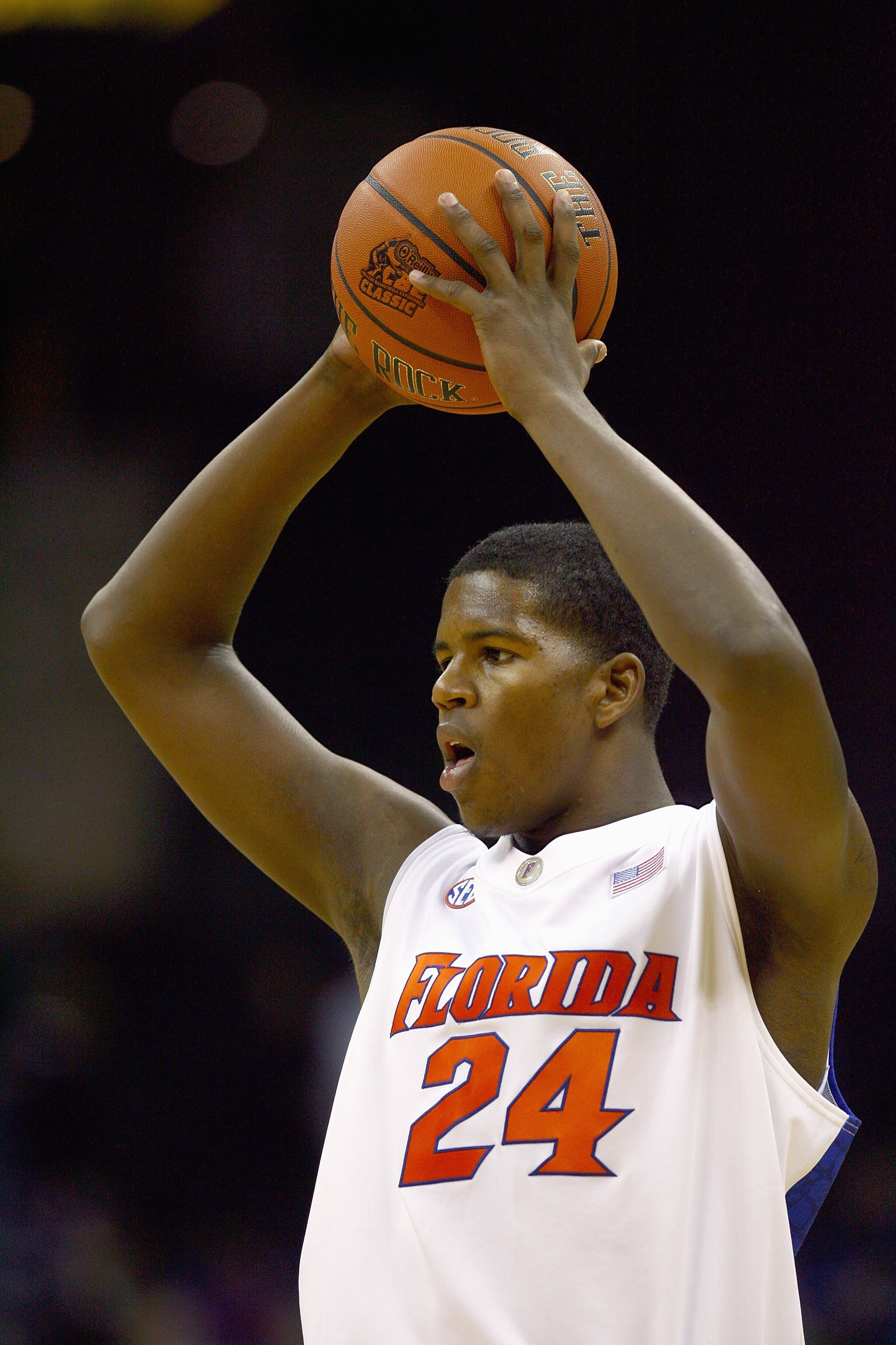 KANSAS CITY, MO - NOVEMBER 24: Allan Chaney #24 of the Florida Gators looks to pass the ball against the Syracuse Orange during the CBE Classic game on November 24, 2008 at the Sprint Center in Kansas City, Missouri. (Photo by Jamie Squire/Getty Images)