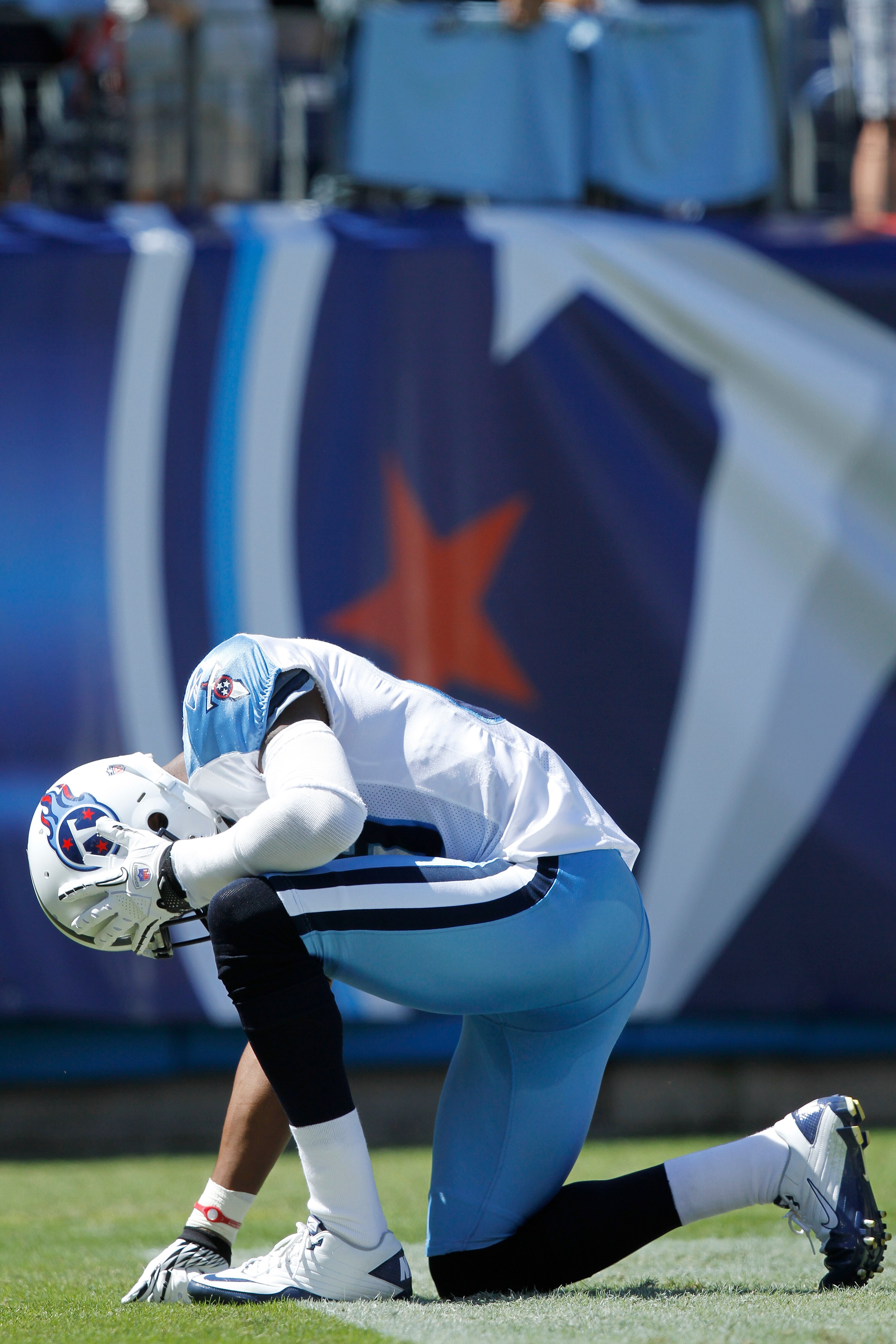 NASHVILLE - SEPTEMBER 12: Nate Washington #85 of the Tennessee Titans kneels down after catching a touchdown pass in the first half against the Oakland Raiders during the NFL season opener at LP Field on September 12, 2010 in Nashville, Tennessee. The Tit