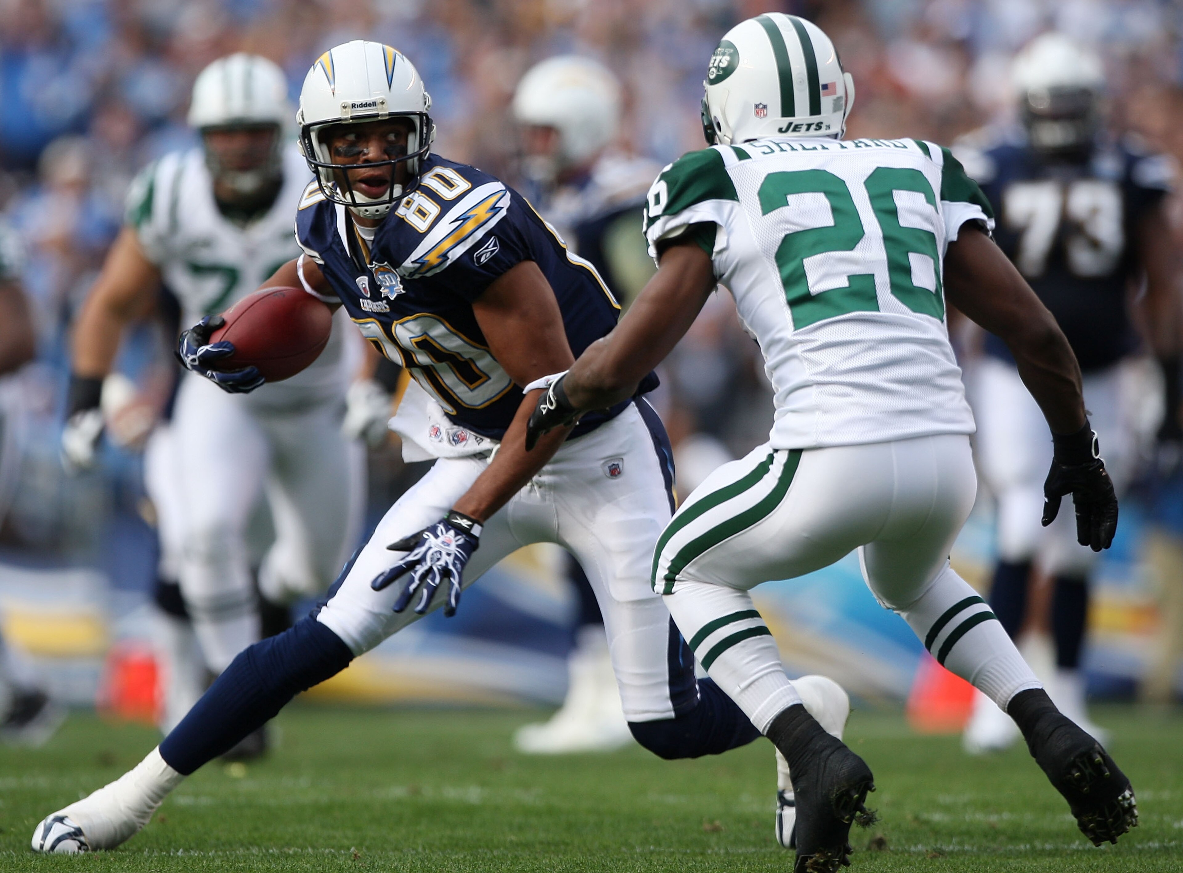SAN DIEGO - JANUARY 17:  Wide receiver Malcom Floyd #80 of the San Diego Chargers runs with the ball after a catch against the New York Jets during  AFC Divisional Playoff Game at Qualcomm Stadium on January 17, 2010 in San Diego, California.  (Photo by D