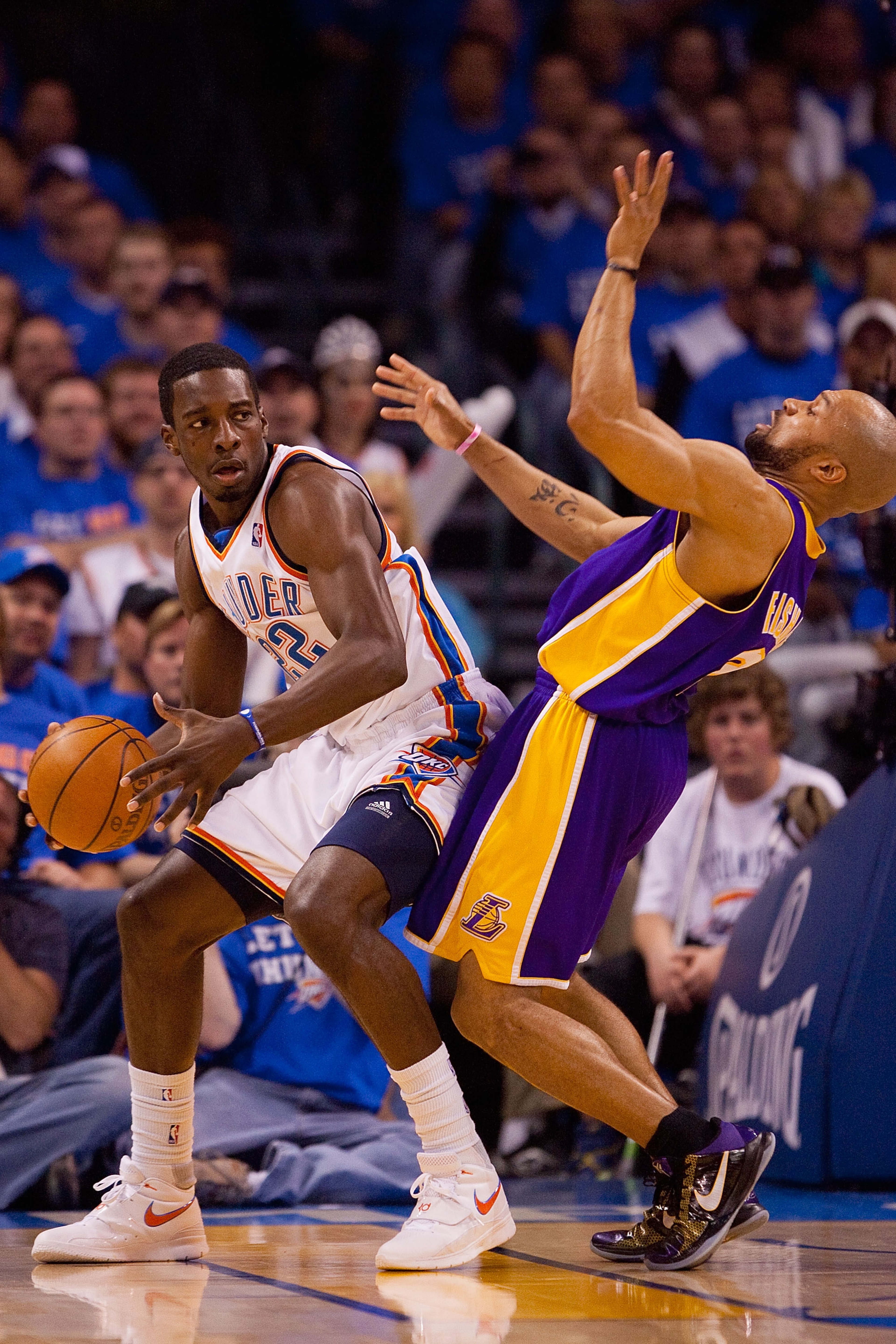 OKLAHOMA CITY - APRIL 30: Jeff Green #22 of the Oklahoma City Thunder looks to pass the ball against Derek Fisher #2 of the Los Angeles Lakers during Game Six of the Western Conference Quarterfinals of the 2010 NBA Playoffs on April 30, 2010 at the Ford C