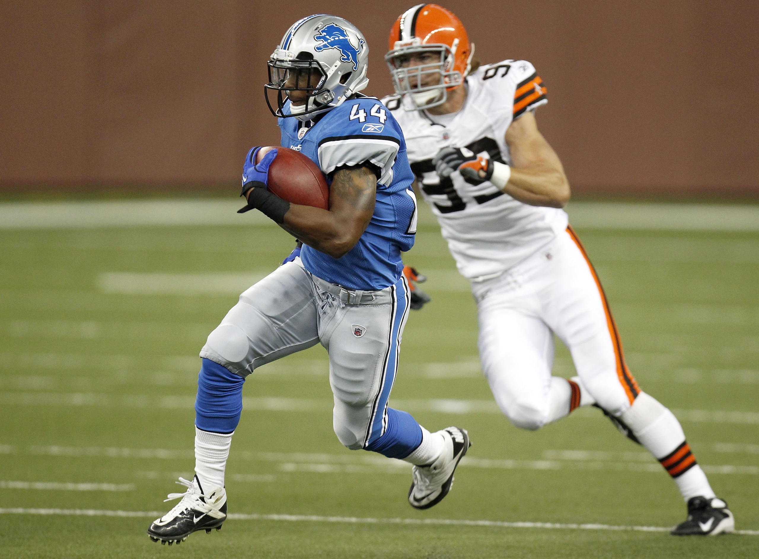 DETROIT - AUGUST 28: Jahvid Best #44 of the Detroit Lions gets past Scott Fujita #99 of the Cleveland Browns during a first quarter run in preseason game on August 28, 2010 at Ford Field in Detroit, Michigan. (Photo by Gregory Shamus/Getty Images)