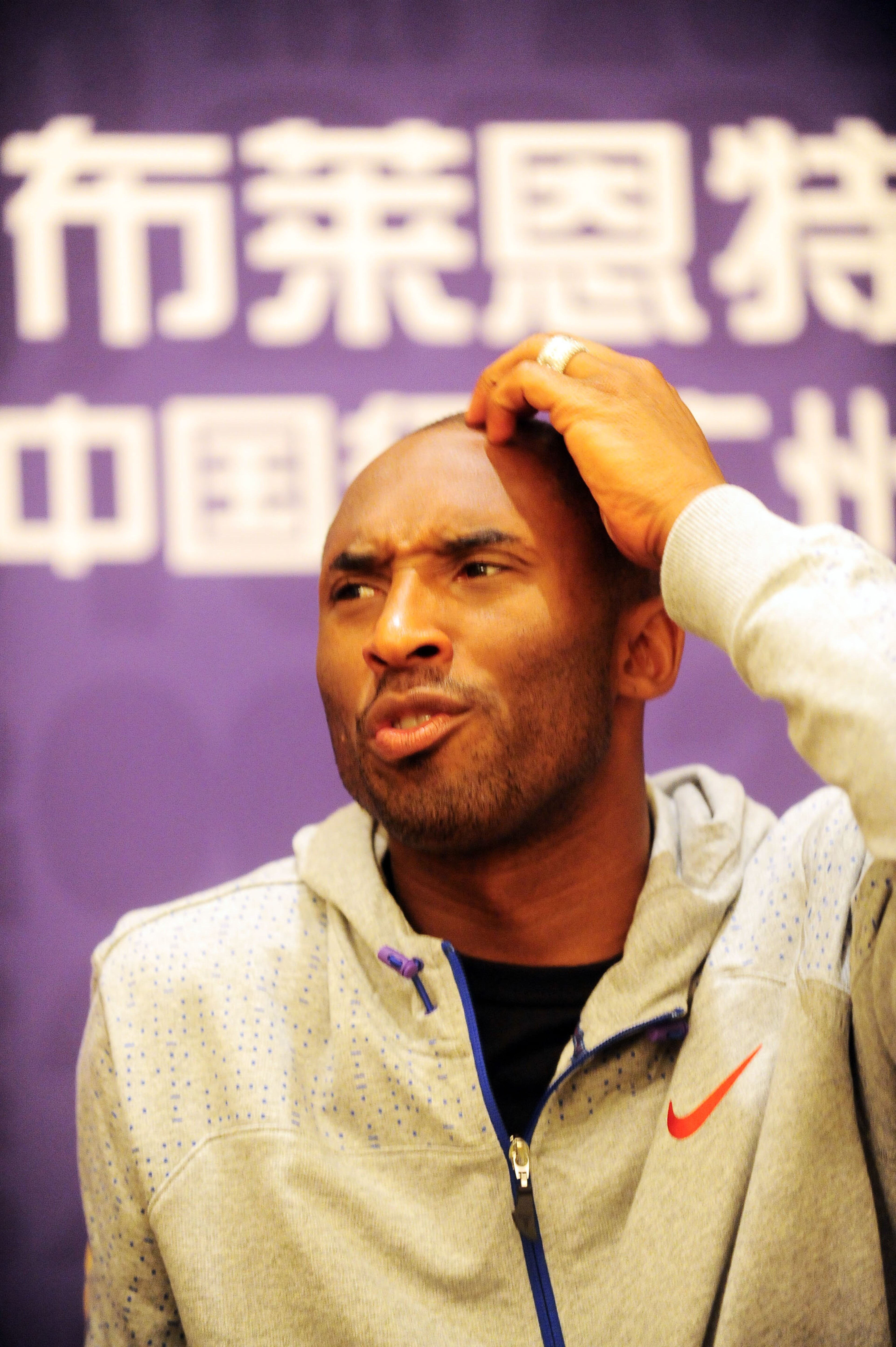 GUANGZHOU, CHINA - JULY 29: (CHINA OUT) NBA player Kobe Bryant of the Los Angeles Lakers attends a meet and greet with fans at Jinan University on July 29, 2010 in Guangzhou, Guangdong Province of China. (Photo by ChinaFotoPress/Getty Images) GUANGZHOU, CHINA - JULY 29: (CHINA OUT) NBA player Kobe Bryant of the Los Angeles Lakers attends a meet and greet with fans at Jinan University on July 29, 2010 in Guangzhou, Guangdong Province of China. (Photo by ChinaFotoPress/Getty Images)