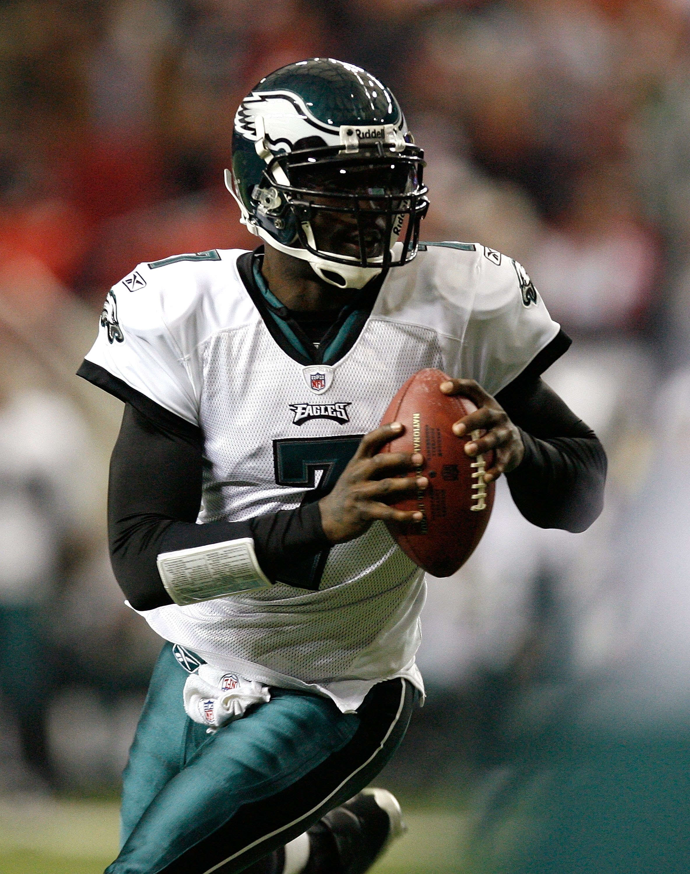 ATLANTA - DECEMBER 06: Michael Vick #7 of the Philadelphia Eagles against the Atlanta Falcons at Georgia Dome on December 6, 2009 in Atlanta, Georgia. (Photo by Kevin C. Cox/Getty Images) ATLANTA - DECEMBER 06: Michael Vick #7 of the Philadelphia Eagles against the Atlanta Falcons at Georgia Dome on December 6, 2009 in Atlanta, Georgia. (Photo by Kevin C. Cox/Getty Images)