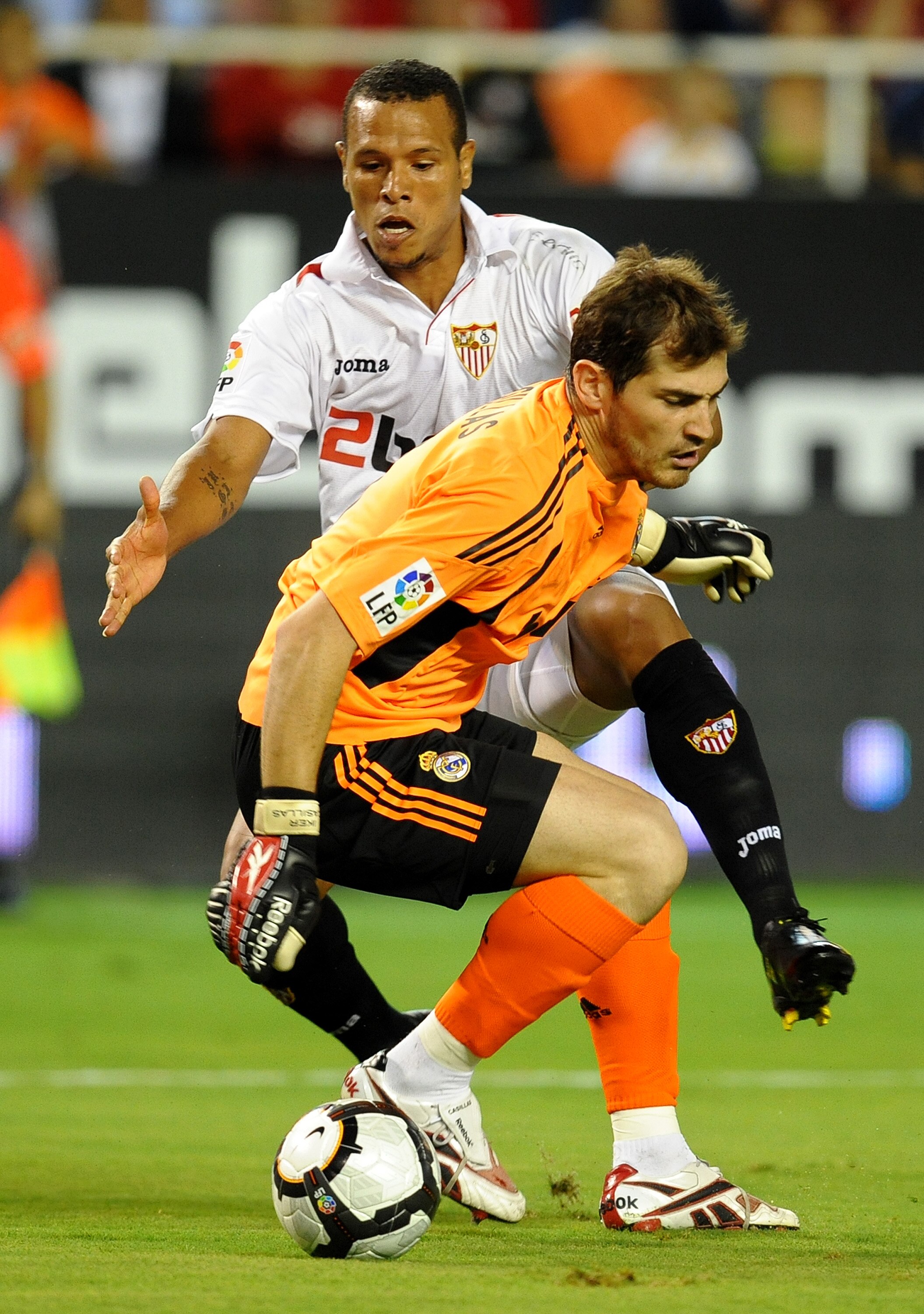 SEVILLE, SPAIN - OCTOBER 04:  Frederic Kanoute (L) of Sevilla duels for the ball with goalkeeper Iker Casillas of Real Madrid during the La Liga match between Sevilla and Real Madrid at the Estadio Ramon Sanchez Pizjuan on October 4, 2009 in Seville, Spai