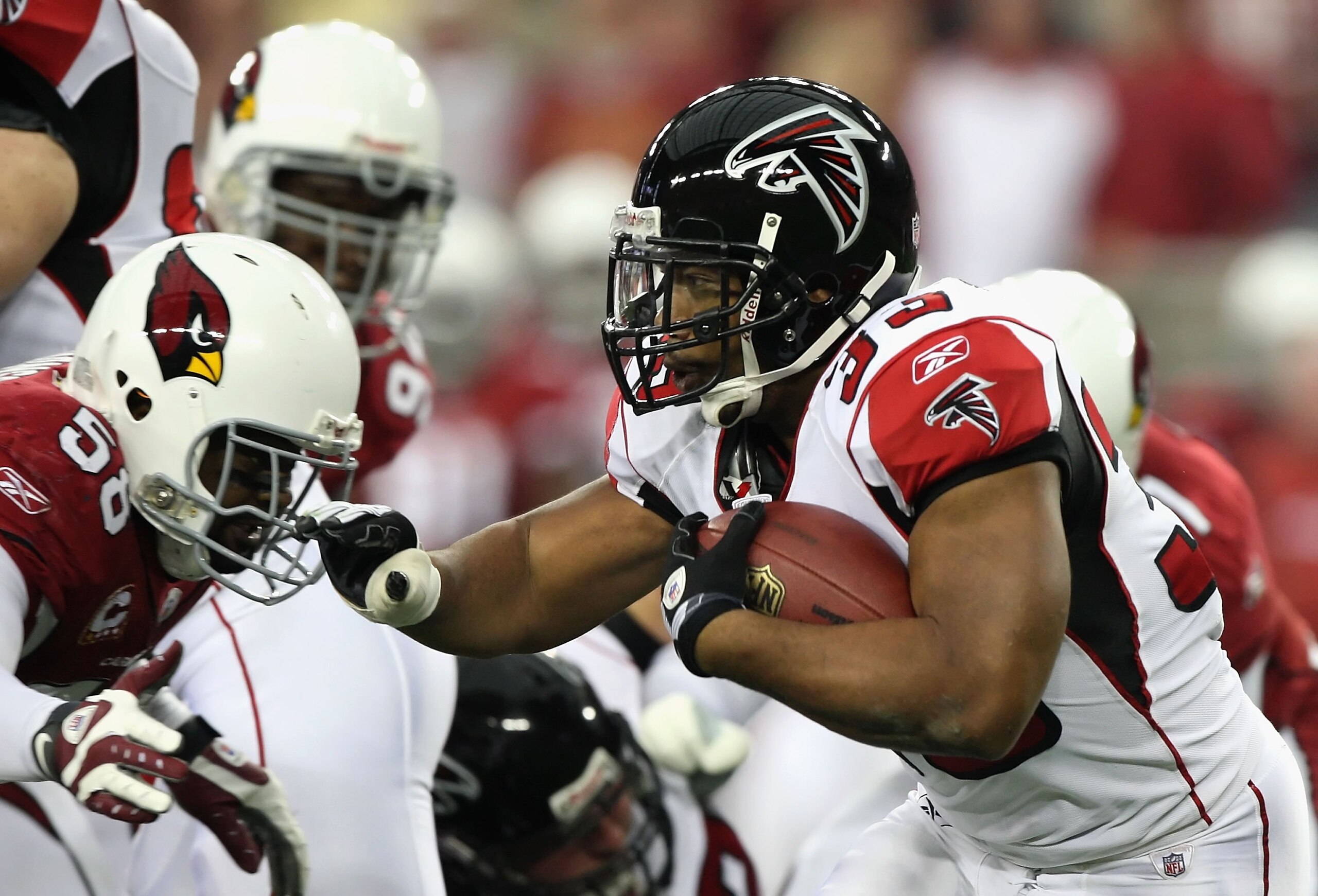 GLENDALE, AZ - JANUARY 03:  Runningback Michael Turner #33 of the Atlanta Falcons carries the ball during the NFC Wild Card Game against the Arizona Cardinals on January 3, 2009 at University of Phoenix Stadium in Glendale, Arizona. The Cardinals defeated