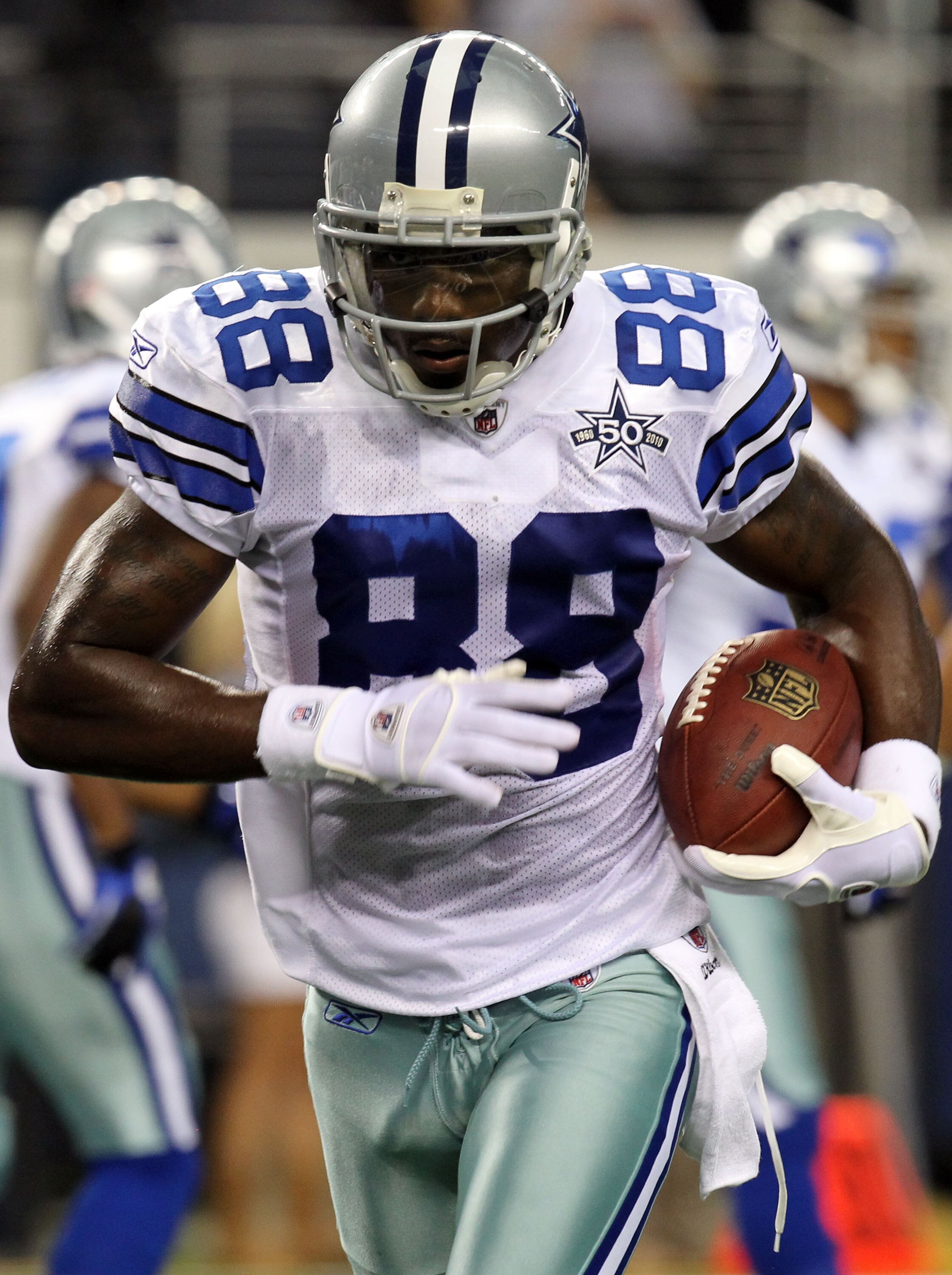 ARLINGTON, TX - SEPTEMBER 02:  Wide receiver Dez Bryant #88 of the Dallas Cowboys at Cowboys Stadium on September 2, 2010 in Arlington, Texas.  (Photo by Ronald Martinez/Getty Images)