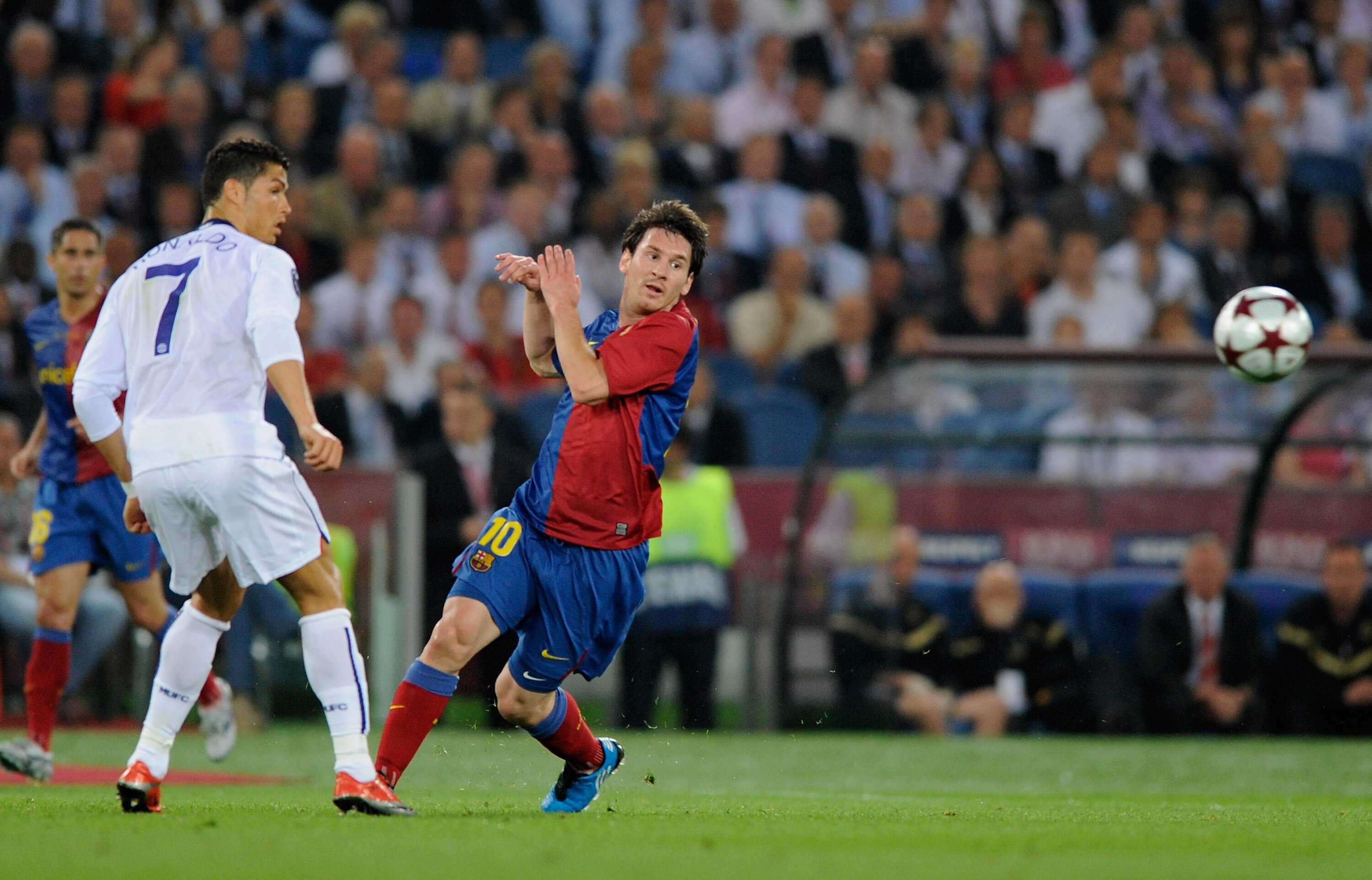 ROME, ITALY - MAY 27:  Cristiano Ronaldo (R) of Manchester United FC and Lionel Messi of Barcelona during the UEFA Champions League Final match between Barcelona and Manchester United at the Stadio Olimpico on May 27, 2009 in Rome, Italy.  (Photo by Claud