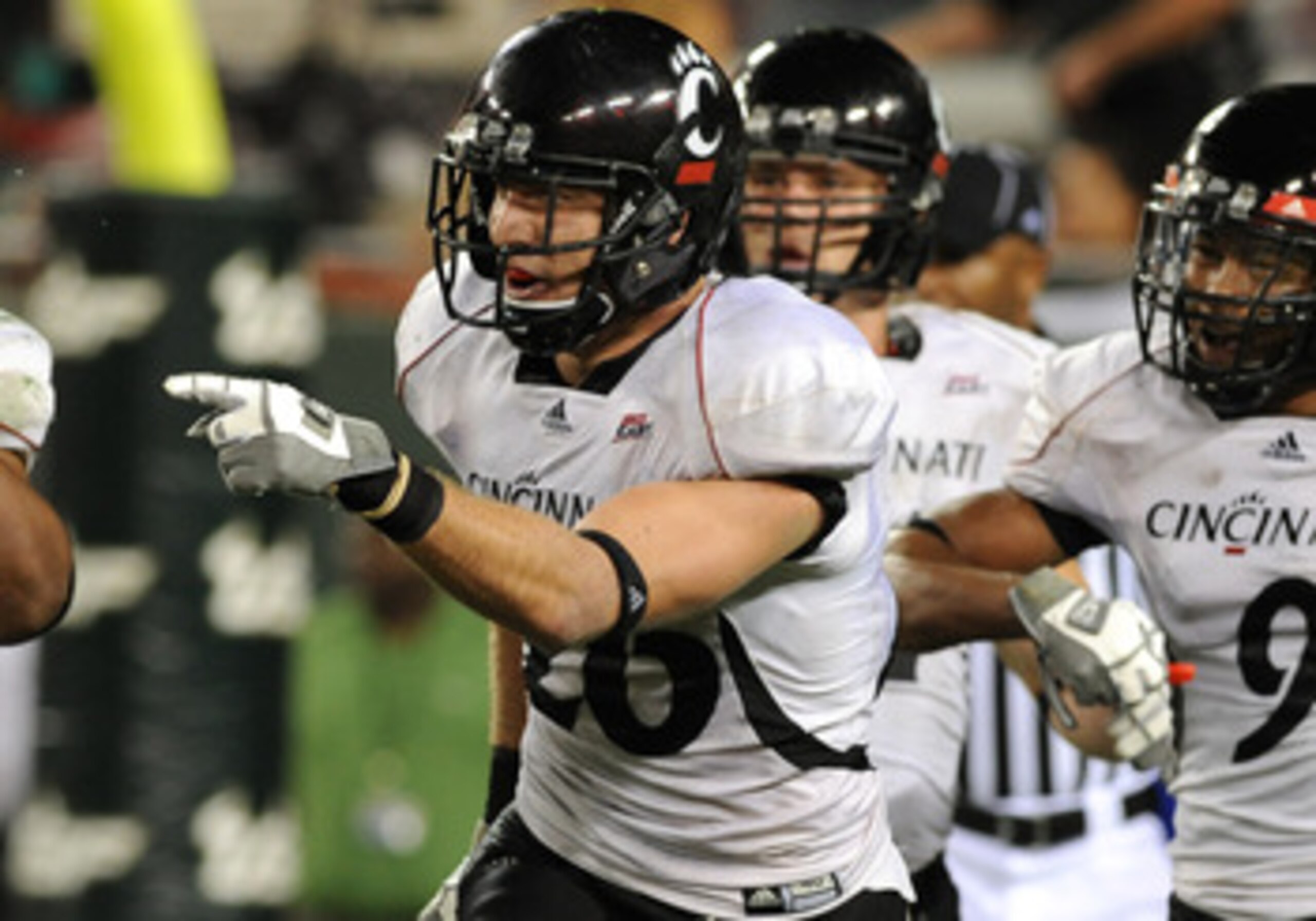Bearcats fall to 1-2 in 2010