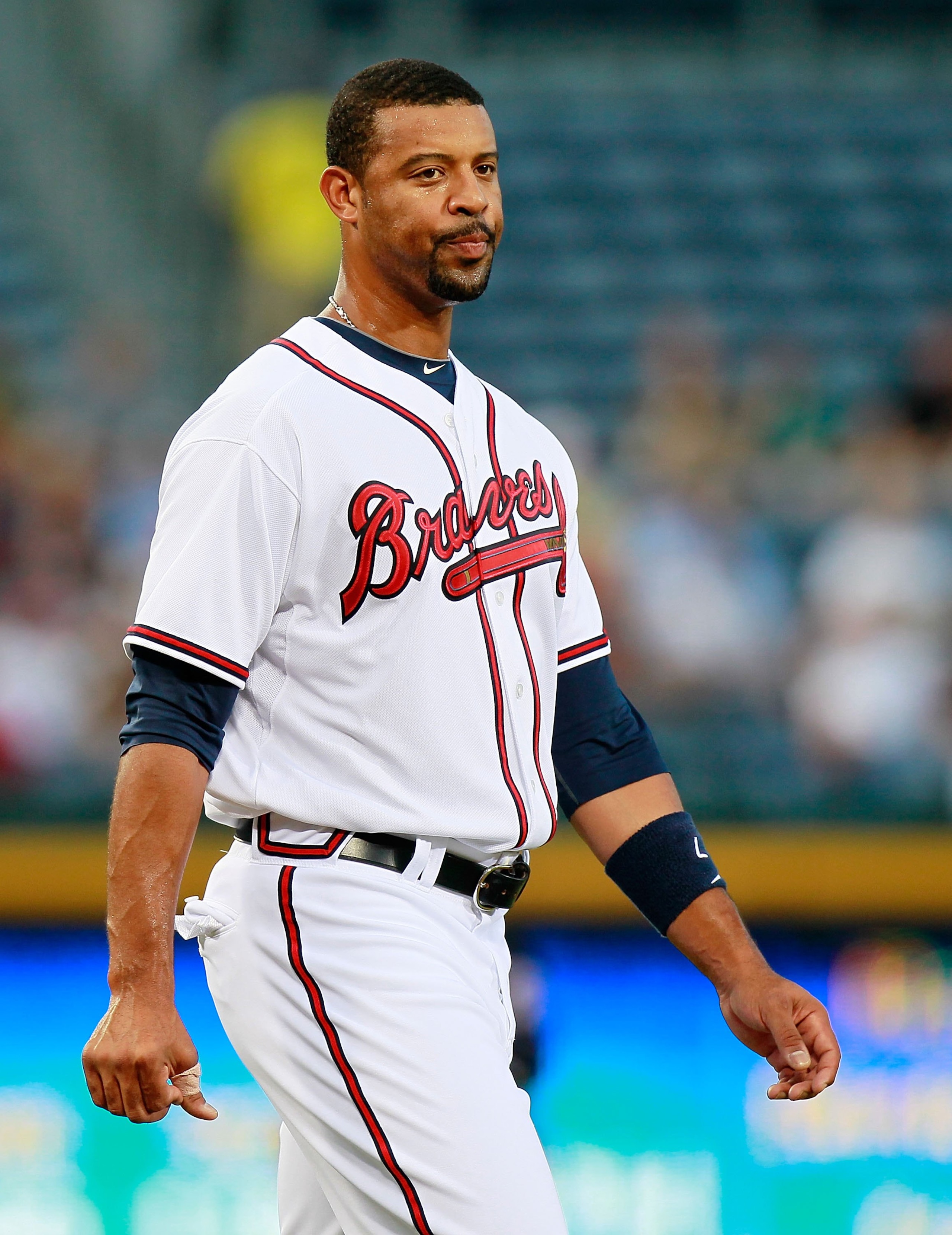ATLANTA - AUGUST 31:  Derrek Lee #27 of the Atlanta Braves against the New York Mets at Turner Field on August 31, 2010 in Atlanta, Georgia.  (Photo by Kevin C. Cox/Getty Images)