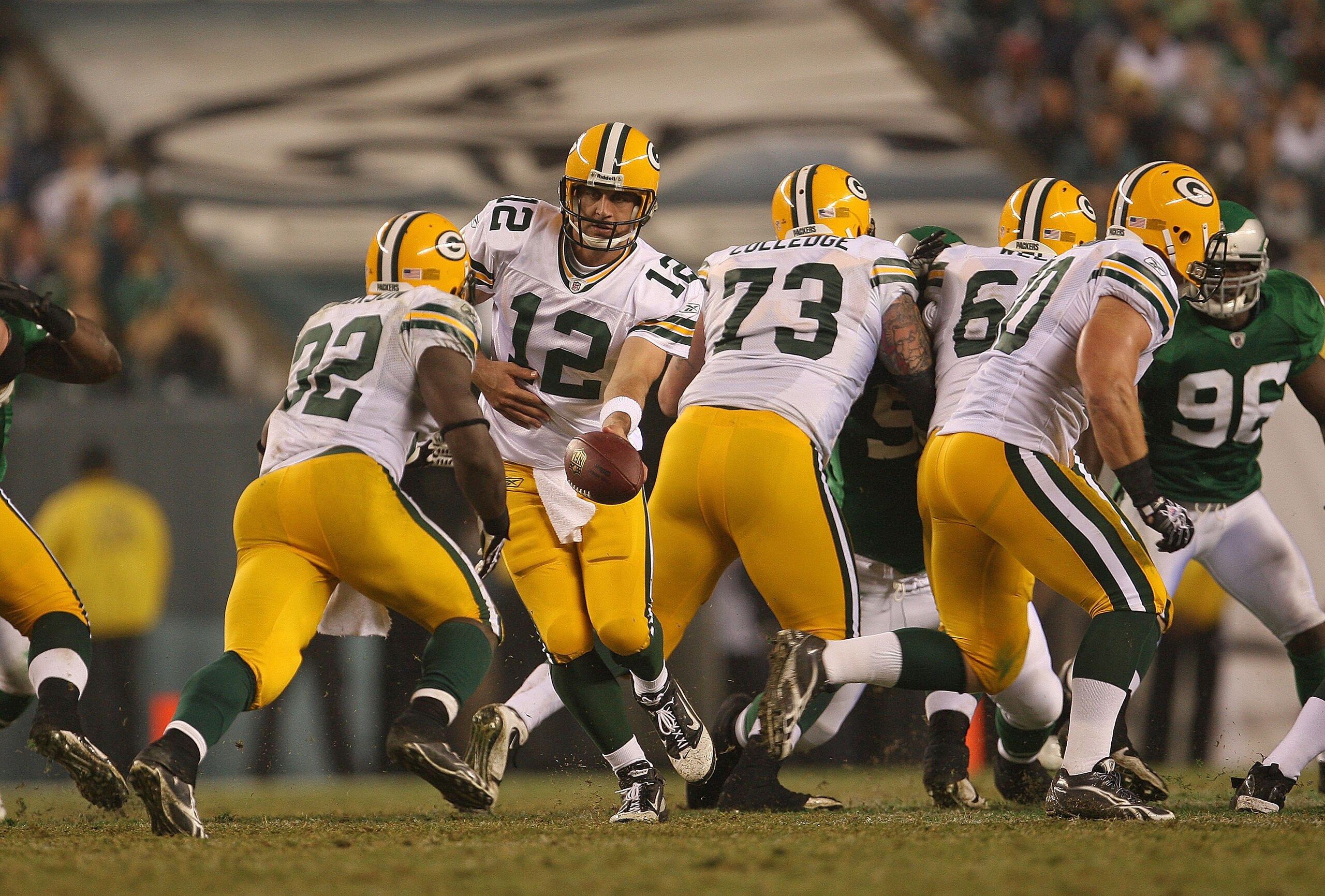 PHILADELPHIA - SEPTEMBER 12:  Aaron Rodgers #12 of the Green Bay Packers hands the ball off to Brandon Jackson #32 during a game against the Philadelphia Eagles at Lincoln Financial Field on September 12, 2010 in Philadelphia, Pennsylvania.  (Photo by Mik